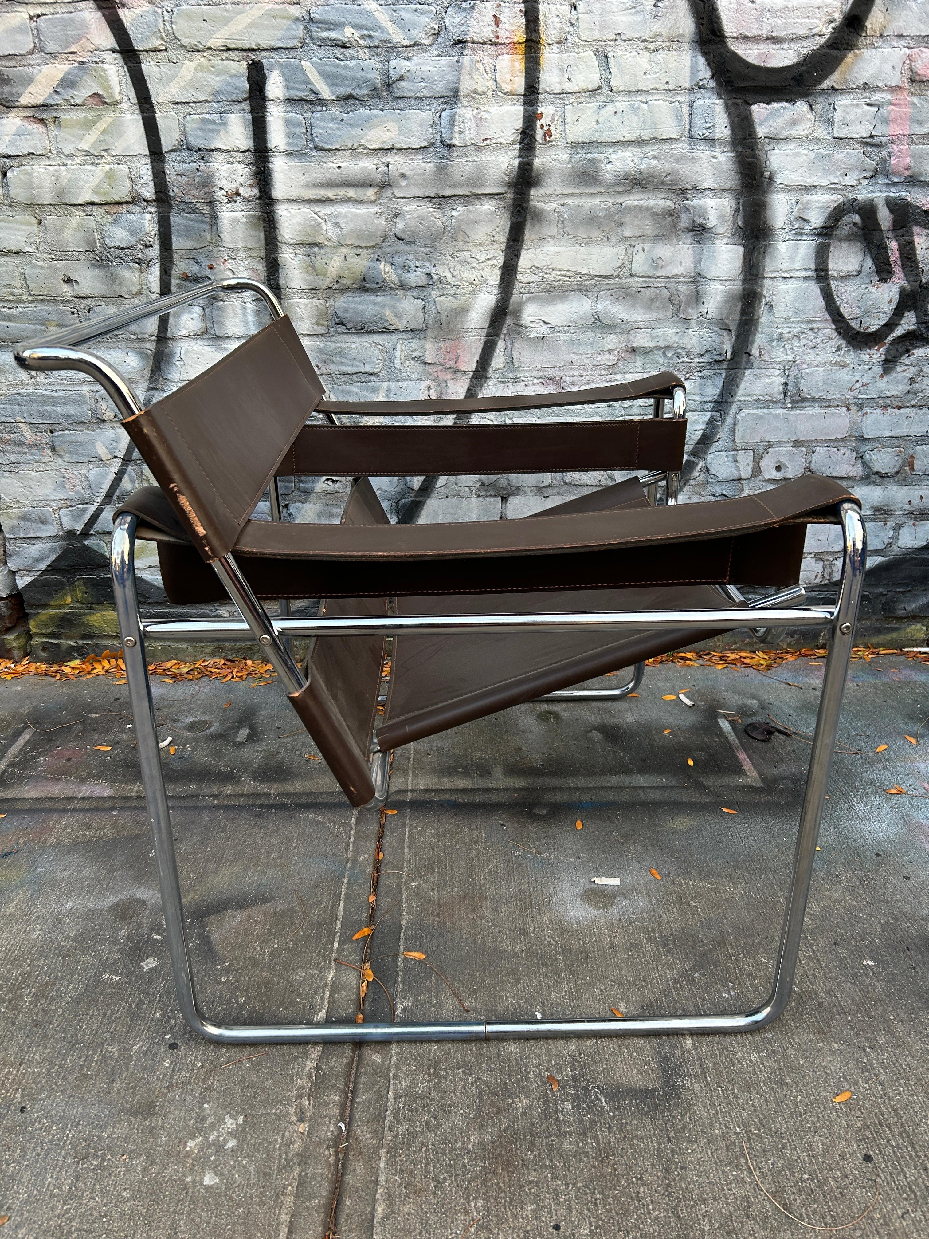 Mid-Century Modern Vintage Brown Leather Wassily Lounge Chair In Good Condition In BROOKLYN, NY