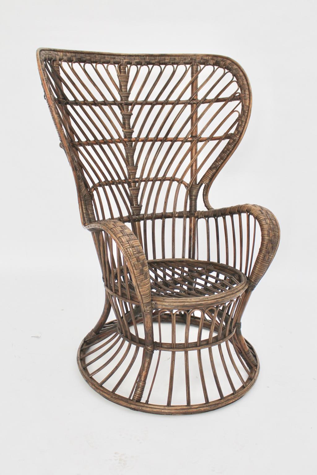 Mordenzato Poltrona moderna di metà secolo in rattan marrone Lio Carminati nello stile di Gio Ponti in vendita