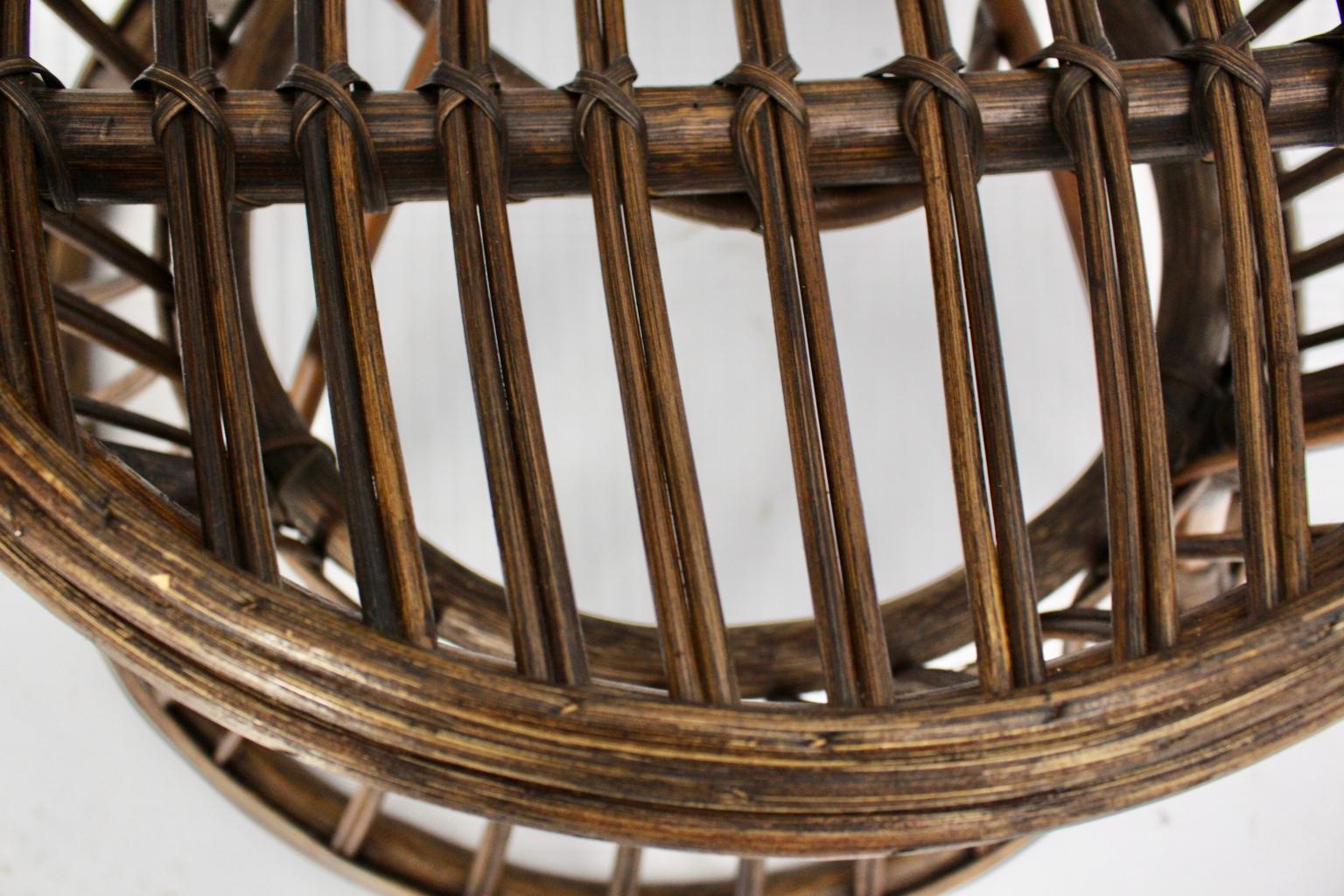 Mid-Century Modern Brown Rattan Armchair Lio Carminati in the Style Gio Ponti  For Sale 2