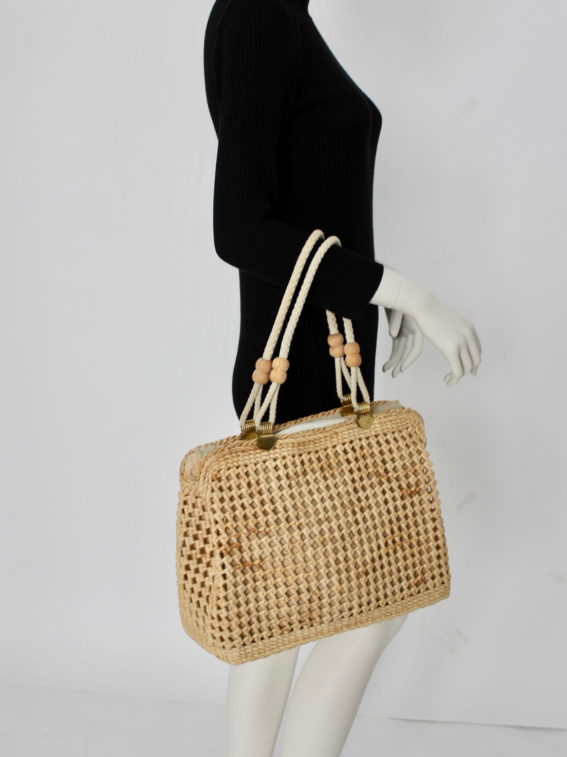 Mid Century Modern Vintage Brown White Straw Shoulder Bag circa 1970 France For Sale 6