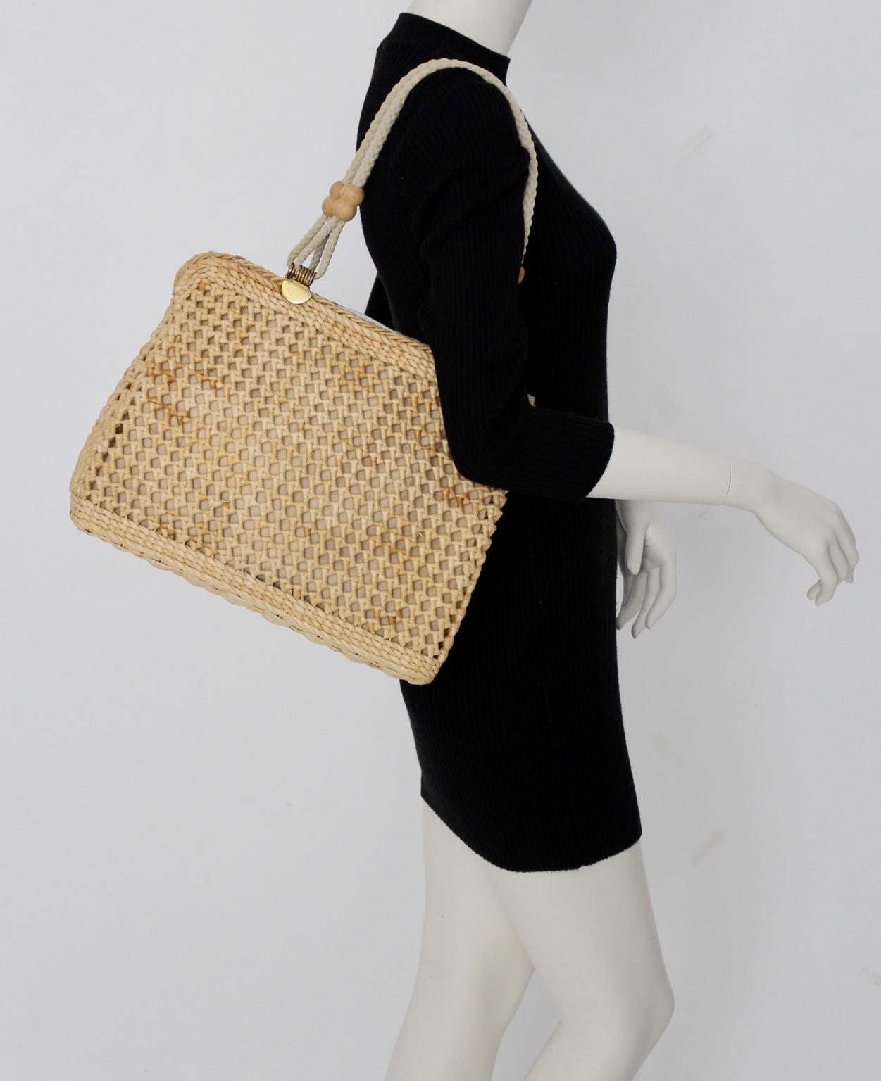 Mid Century Modern Vintage Brown White Straw Shoulder Bag circa 1970 France For Sale 4