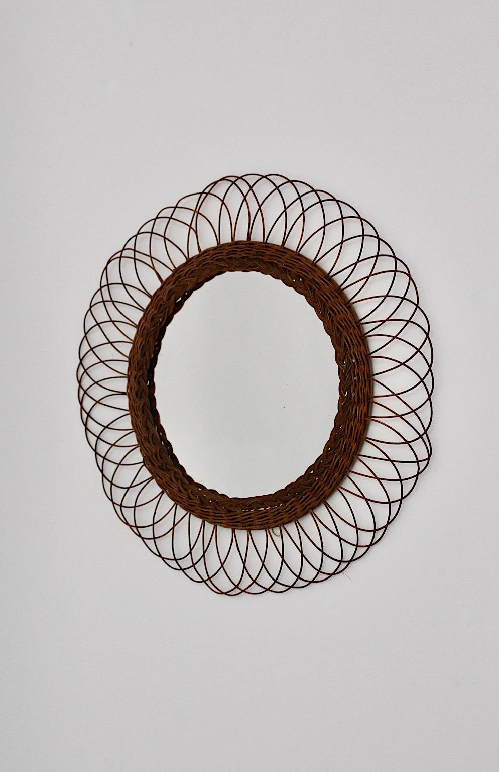 Mid-Century Modern Vintage Brown Willow Circular Sunburst Wall Mirror, 1960s In Good Condition For Sale In Vienna, AT