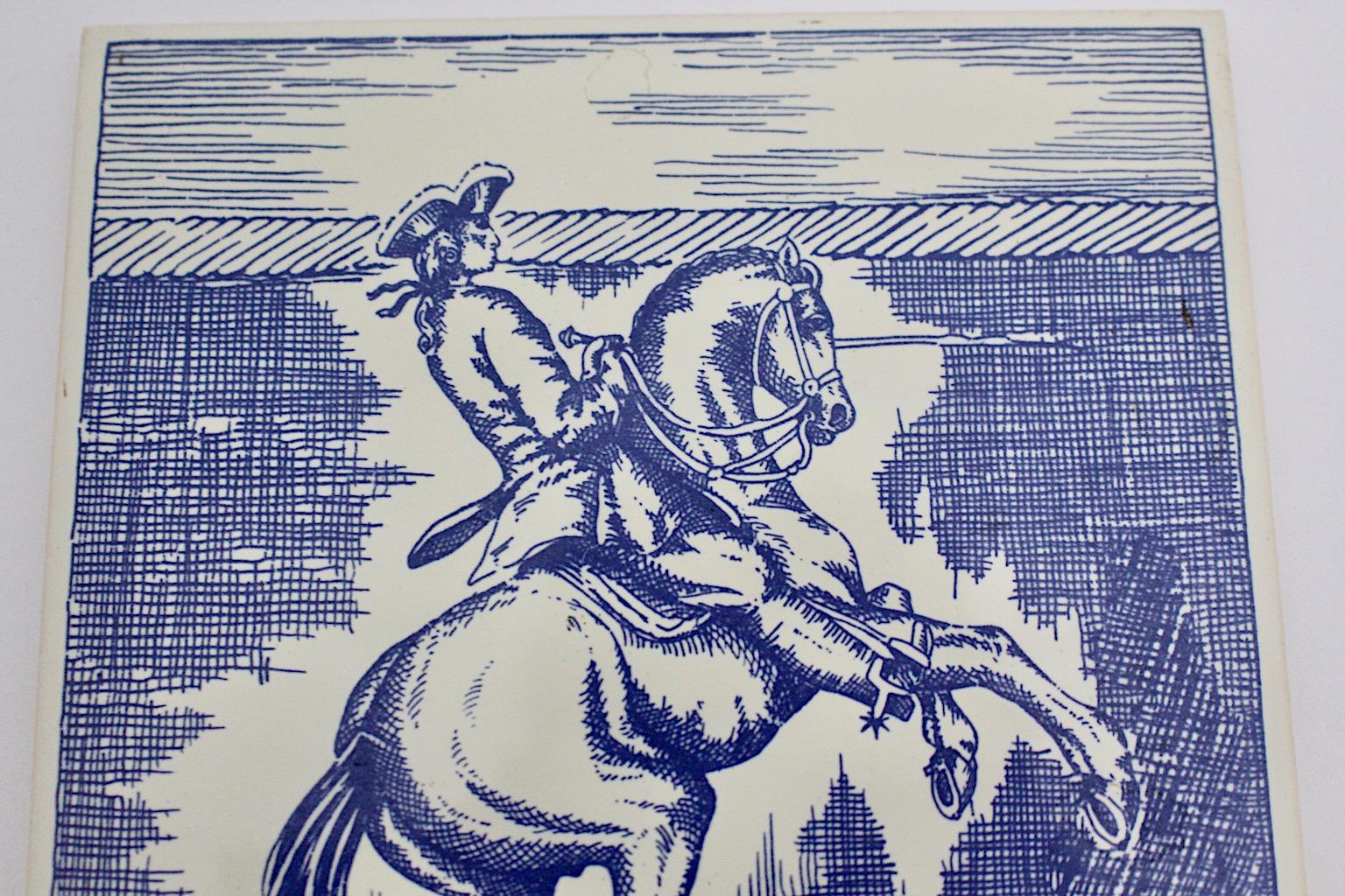 Moderner blau-weißer Barock Cavalier auf Pferd aus Keramikfliesen aus der Mitte des Jahrhunderts (Moderne der Mitte des Jahrhunderts) im Angebot