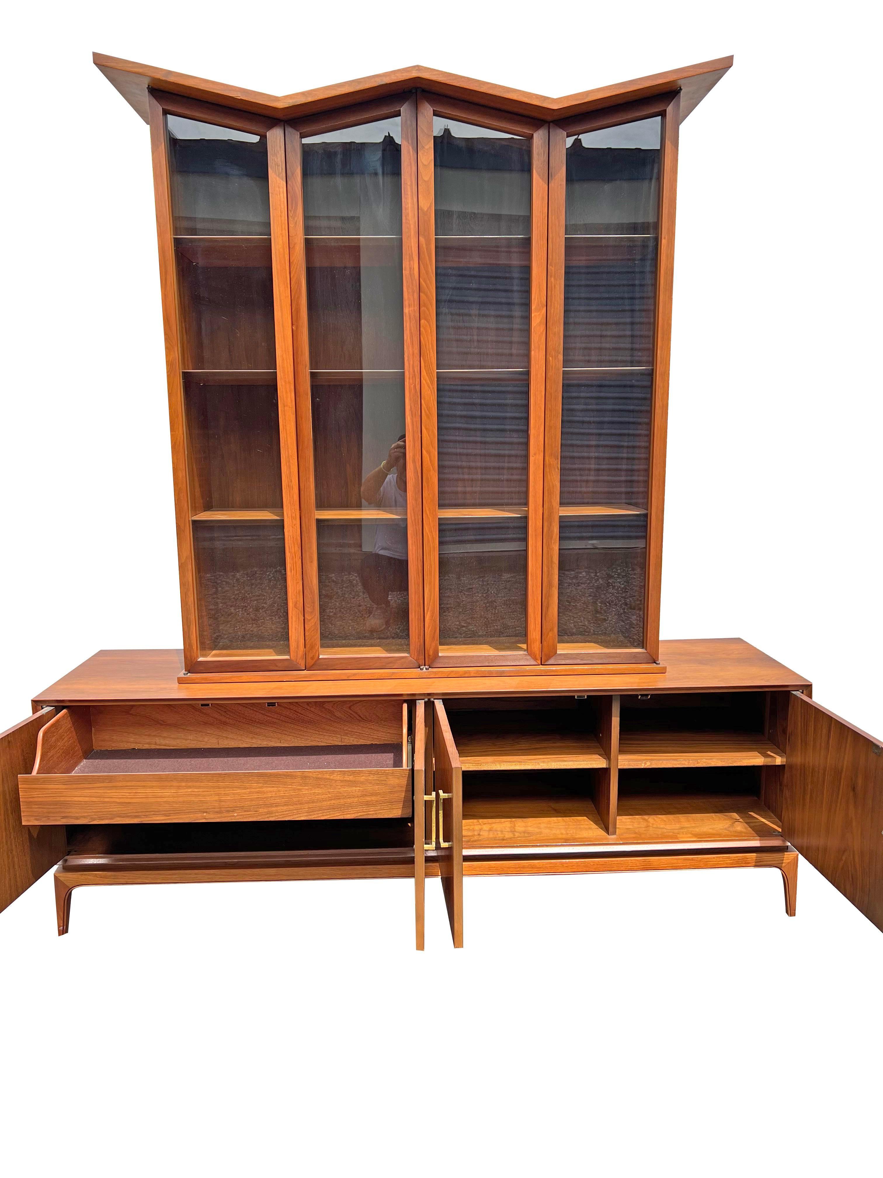 Cabinet à vaisselle vintage du milieu du siècle dernier Crédence Designer Danish Style en vente 3