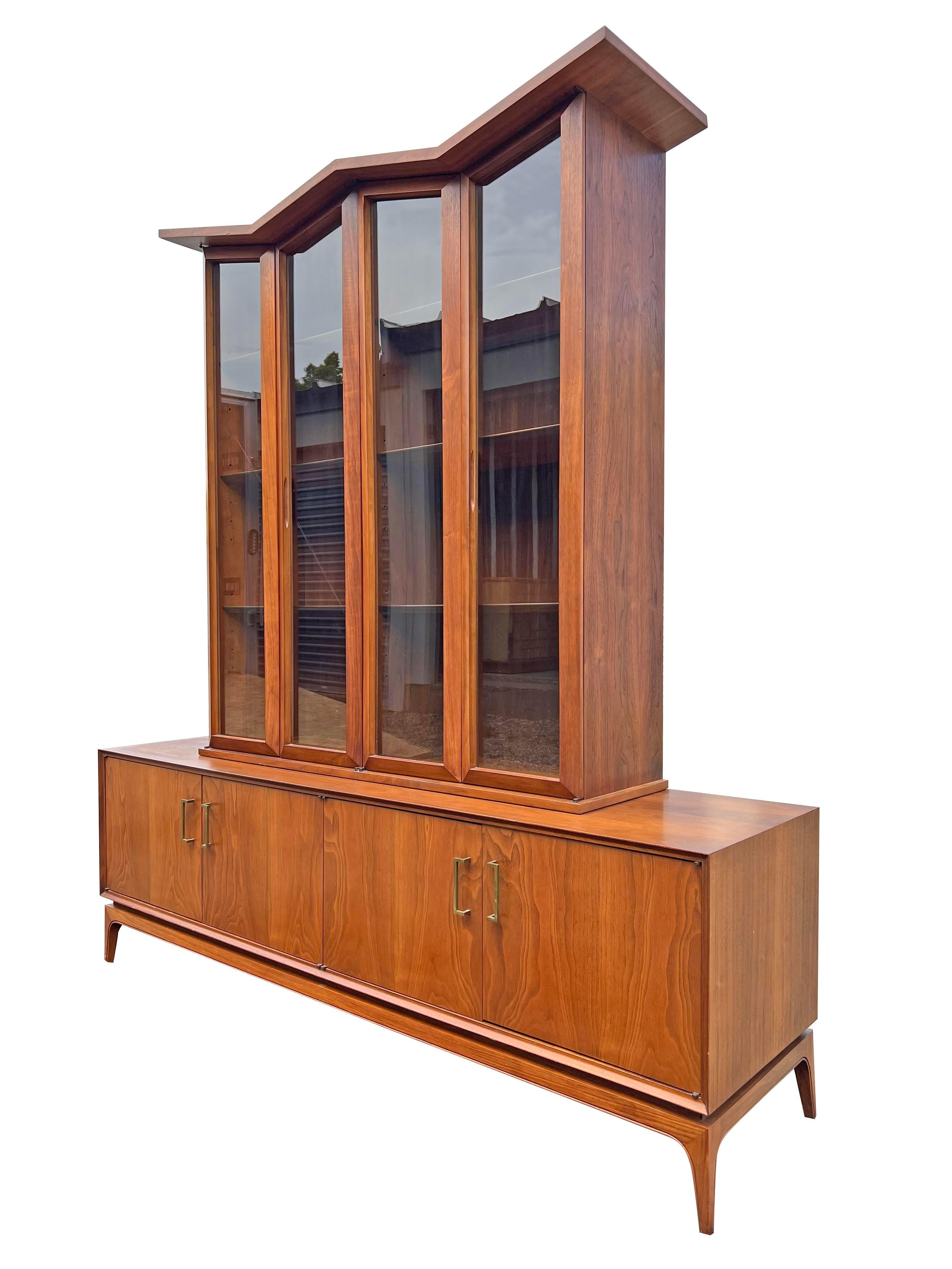 Mid-Century Modern Cabinet à vaisselle vintage du milieu du siècle dernier Crédence Designer Danish Style en vente