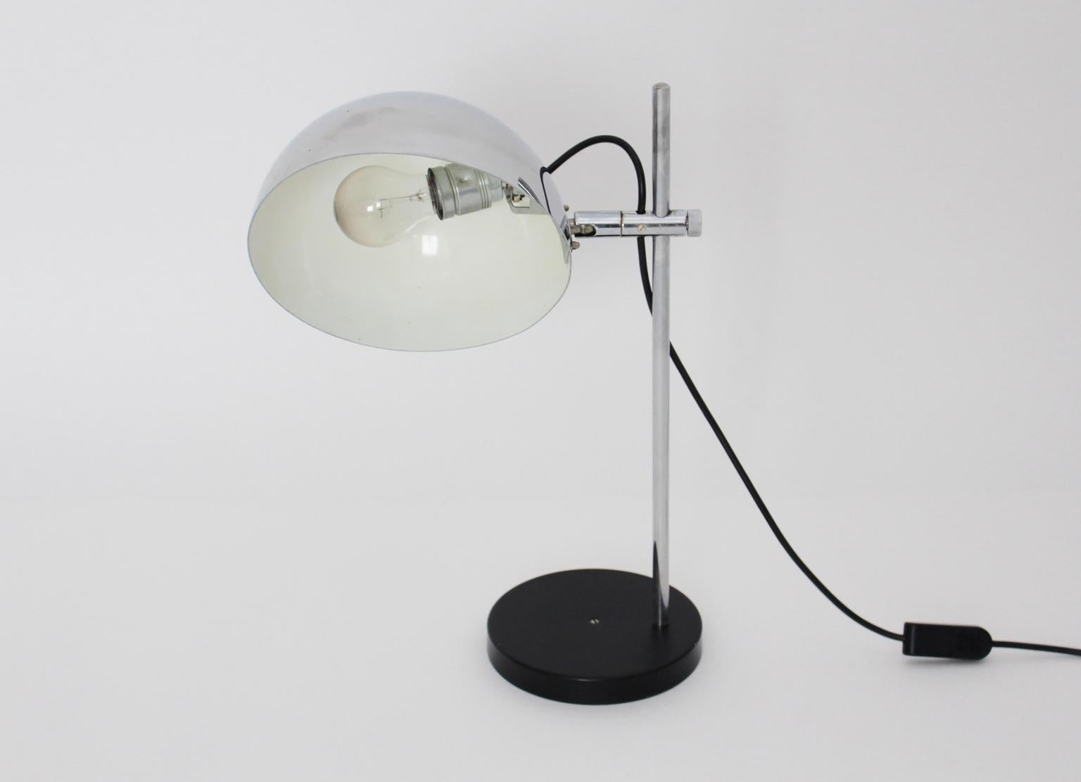 Moderne verchromte Vintage-Tischlampe aus der Mitte des Jahrhunderts von Omi Elux, Deutschland, 1960 (Polychromiert) im Angebot