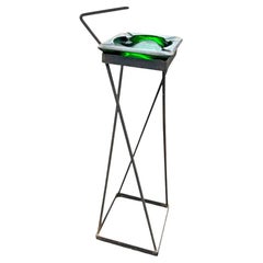 Cenicero de Pie Tipo Cigarro Vintage Moderno de Mitad de Siglo en Hierro y Vidrio Verde