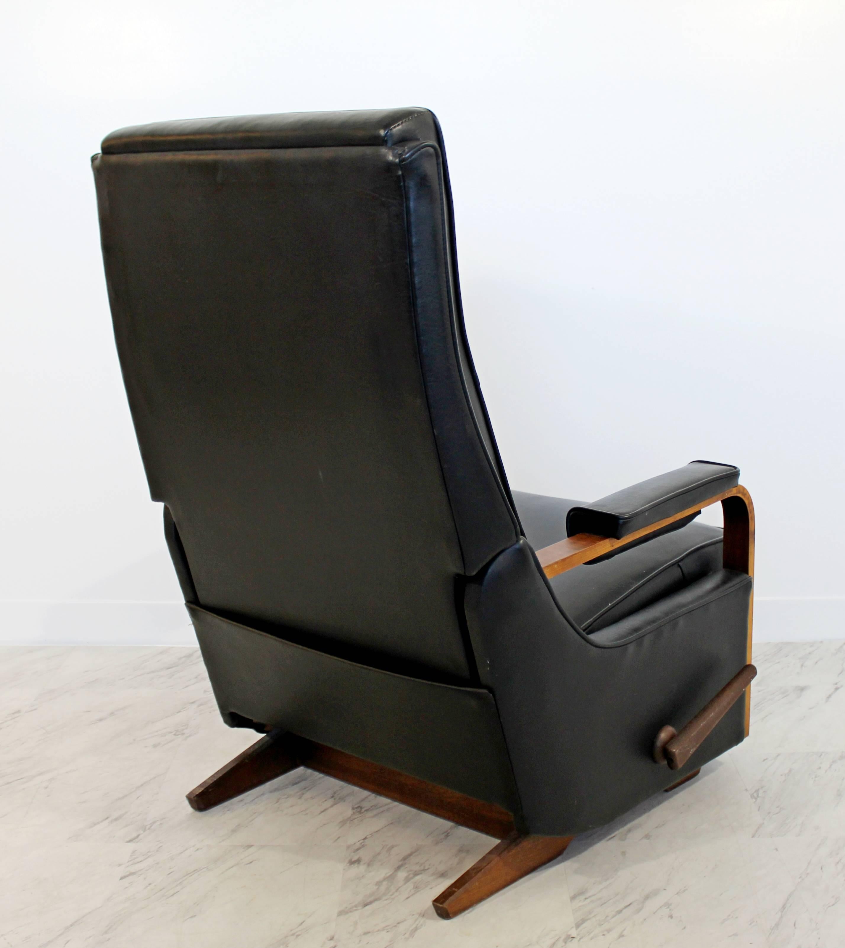 Mid-Century Modern Vintage Classic Lazy Boy Rocker Recliner Nussbaum Leder 1960er Jahre (Moderne der Mitte des Jahrhunderts)