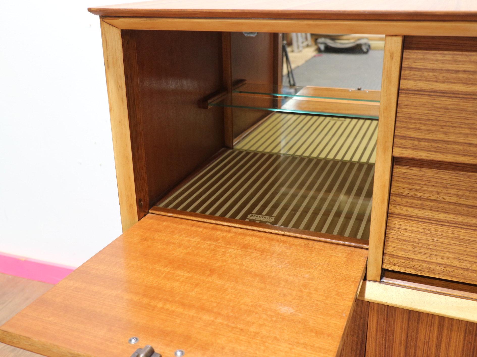 Moderne Mid-Century-Cocktailschrank-Anrichte/Anrichte/Buffetschrank von Beautility 4