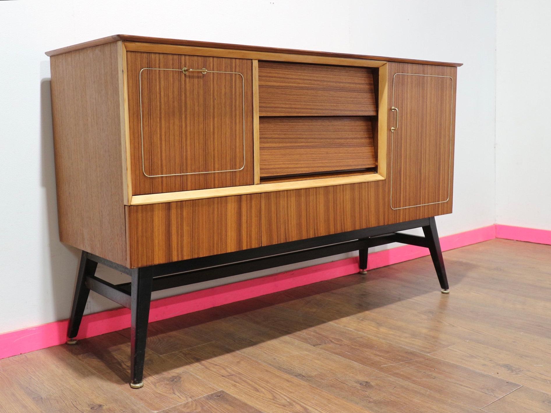 Moderne Mid-Century-Cocktailschrank-Anrichte/Anrichte/Buffetschrank von Beautility (Moderne der Mitte des Jahrhunderts)