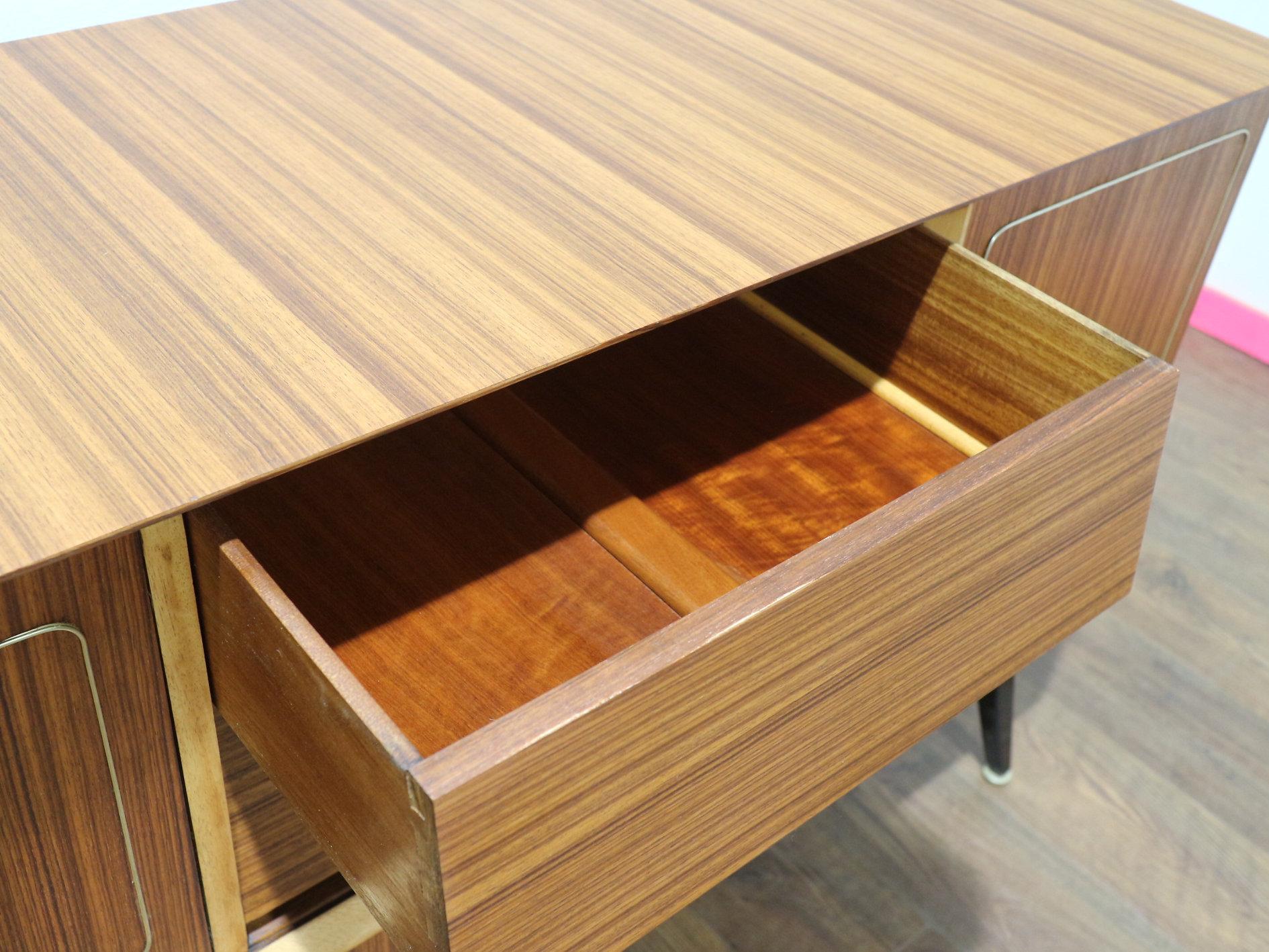 Moderne Mid-Century-Cocktailschrank-Anrichte/Anrichte/Buffetschrank von Beautility 1
