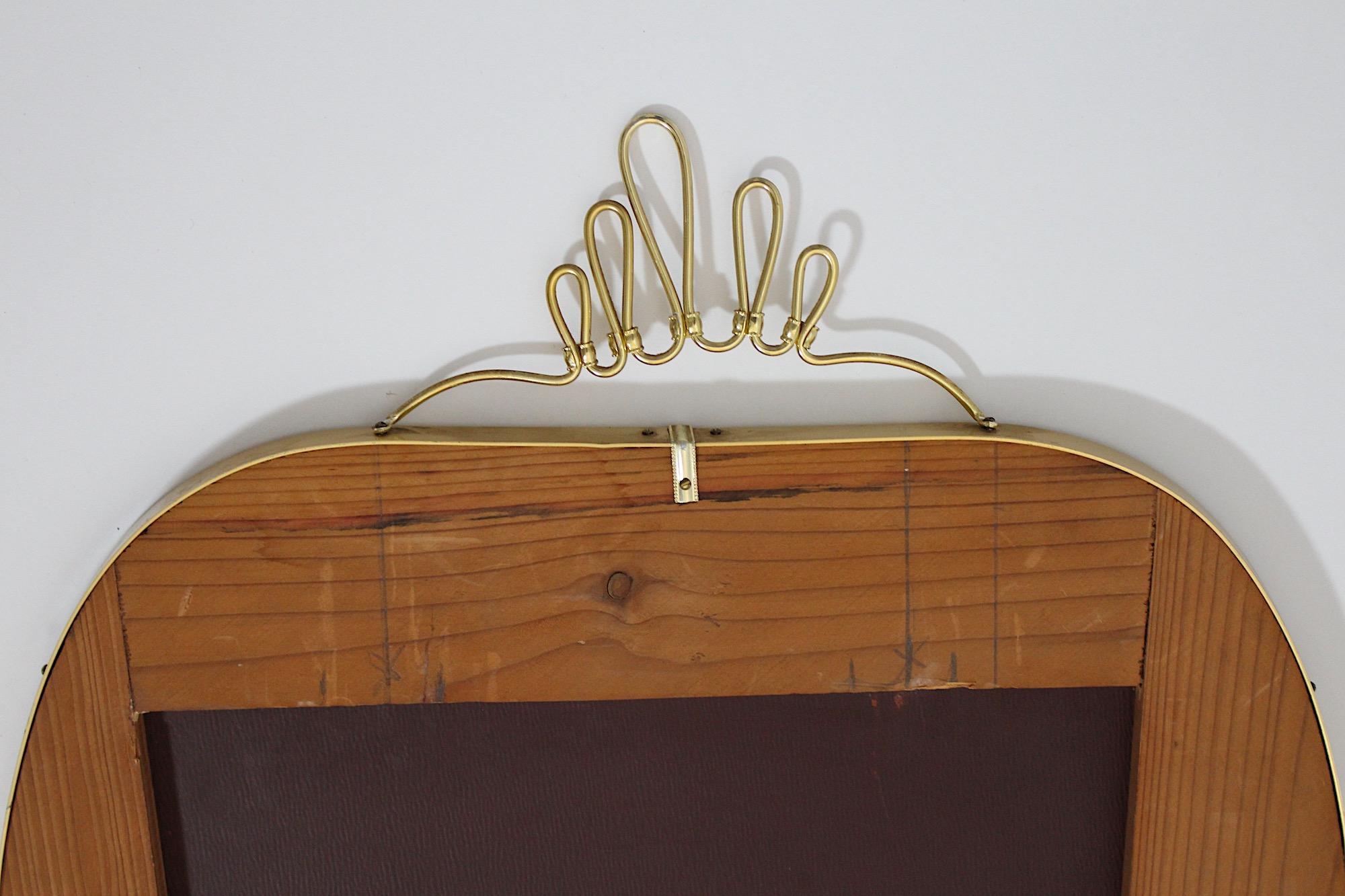Specchio di grandi dimensioni a figura intera in metallo dorato conico d'epoca del Mid Century Modern in vendita 1