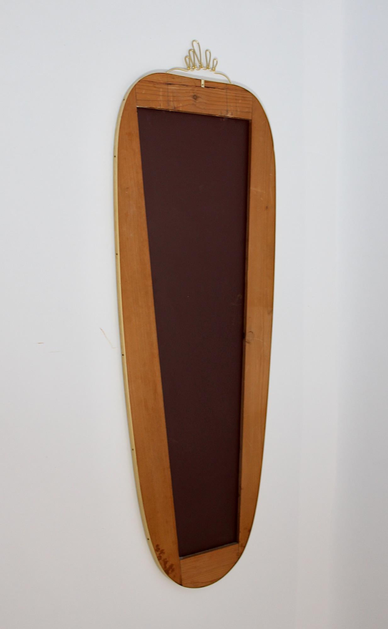 Specchio di grandi dimensioni a figura intera in metallo dorato conico d'epoca del Mid Century Modern in vendita 2