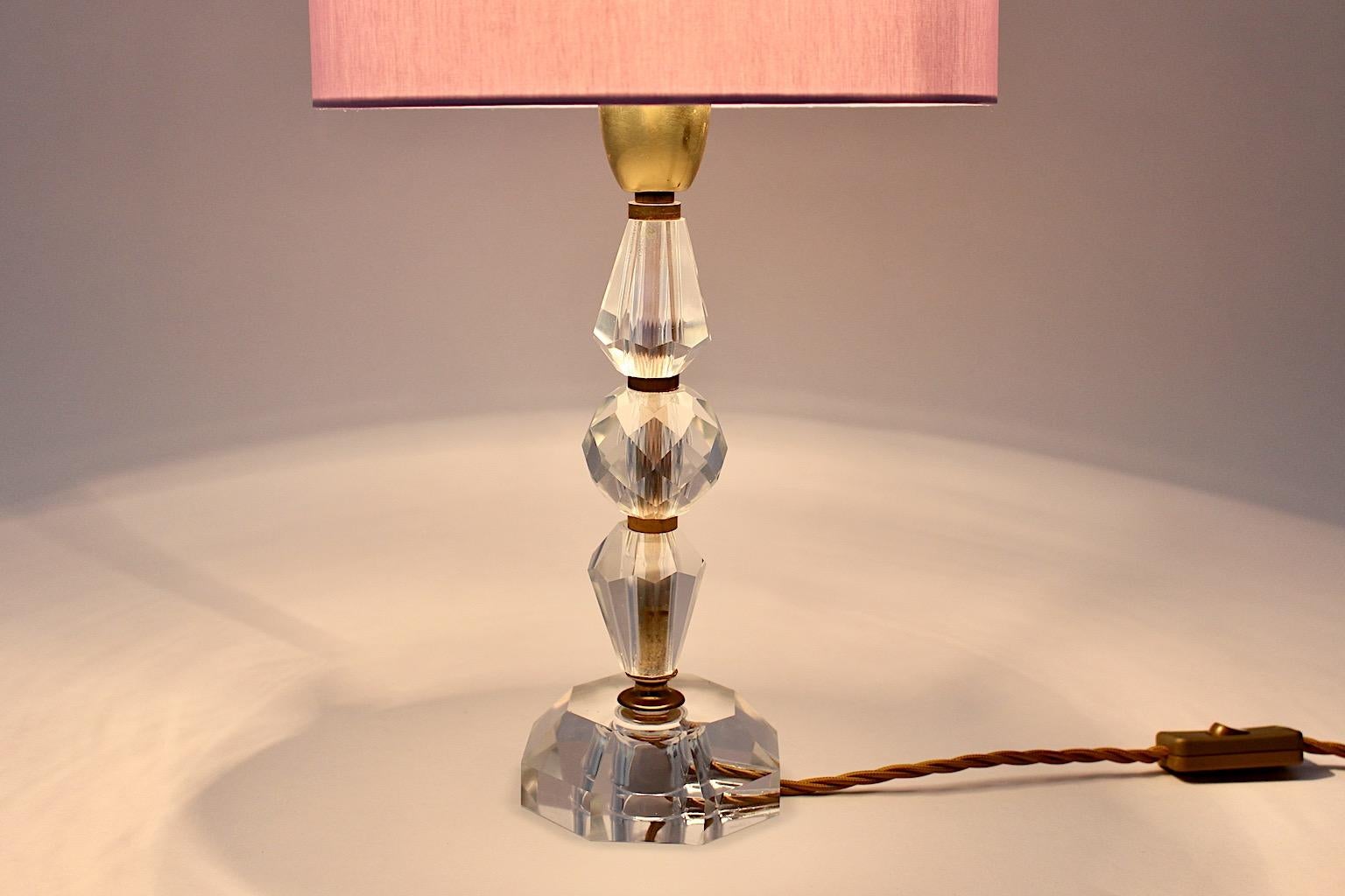 20ième siècle Lampe de table en verre cristallin Vintage Mid Century Modern Abat-jour lavande Autriche 1950s en vente