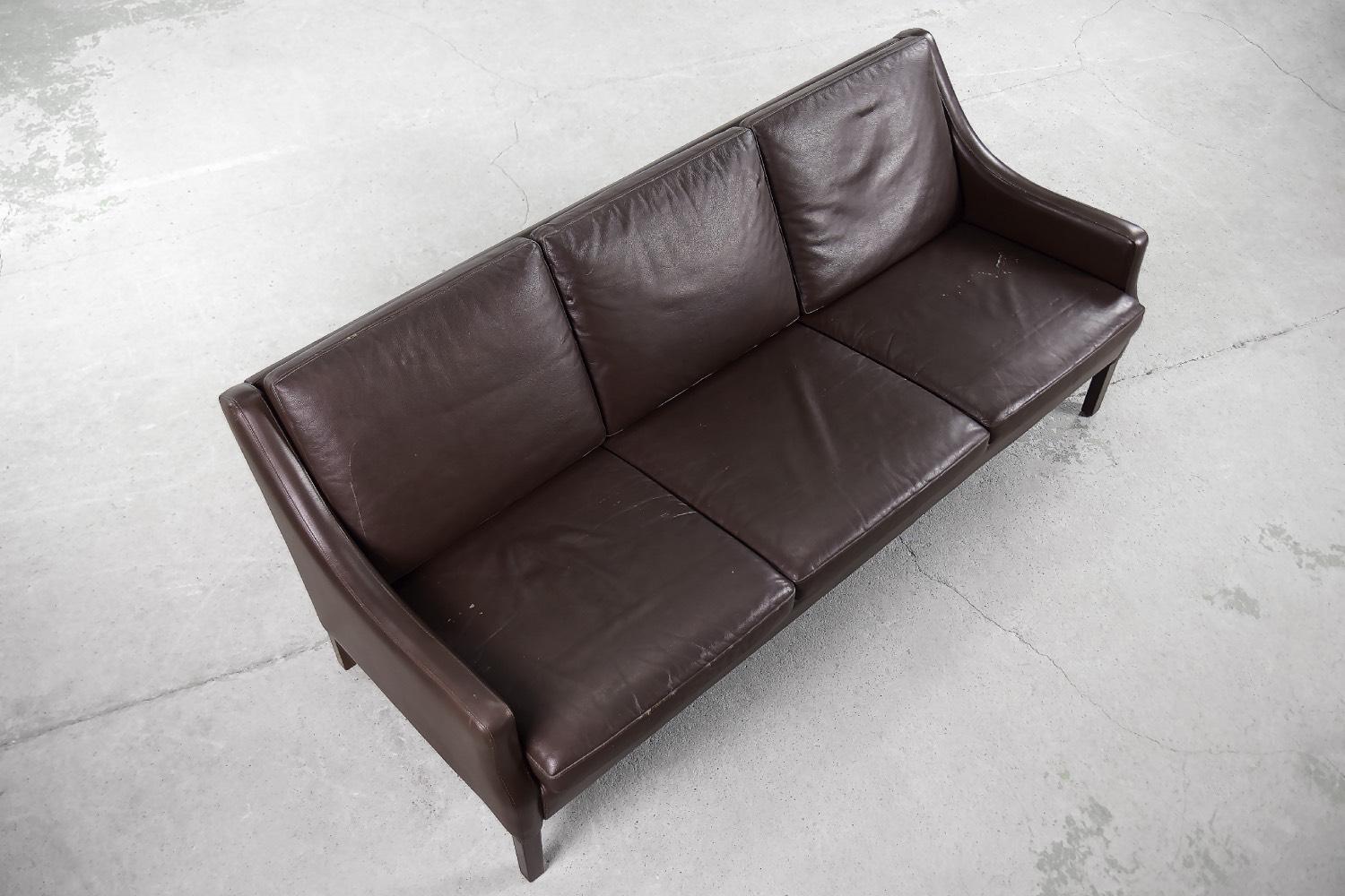 Mid-Century Modern Vintage Dänisches 3-Sitzer-Sofa aus schokoladenbraunem Leder, 1960er Jahre im Angebot 5