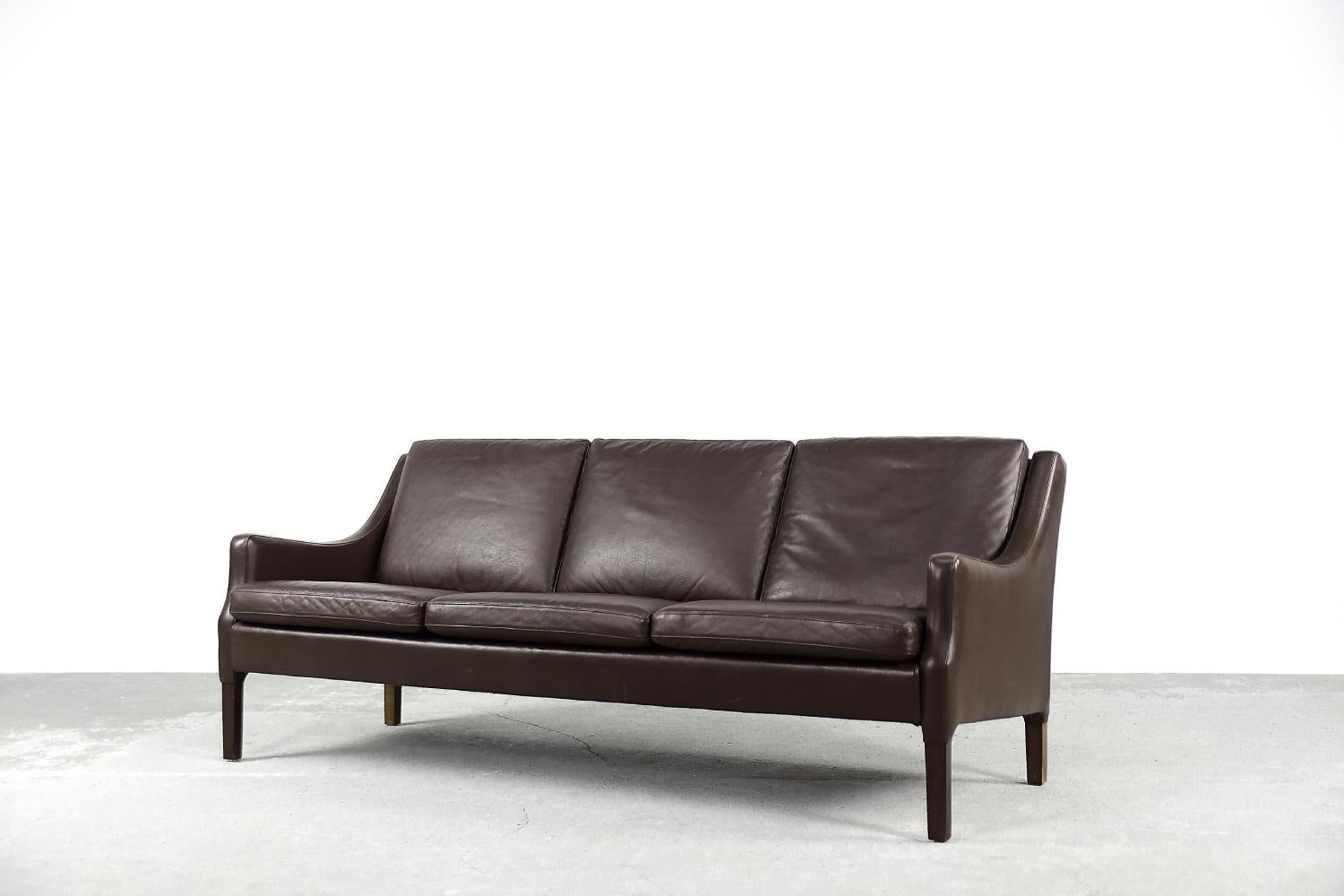 Rare Mid-Century Modern Vintage Danish 3-seater Chocolate Leather Sofa, 1960s In Good Condition For Sale In Warszawa, Mazowieckie