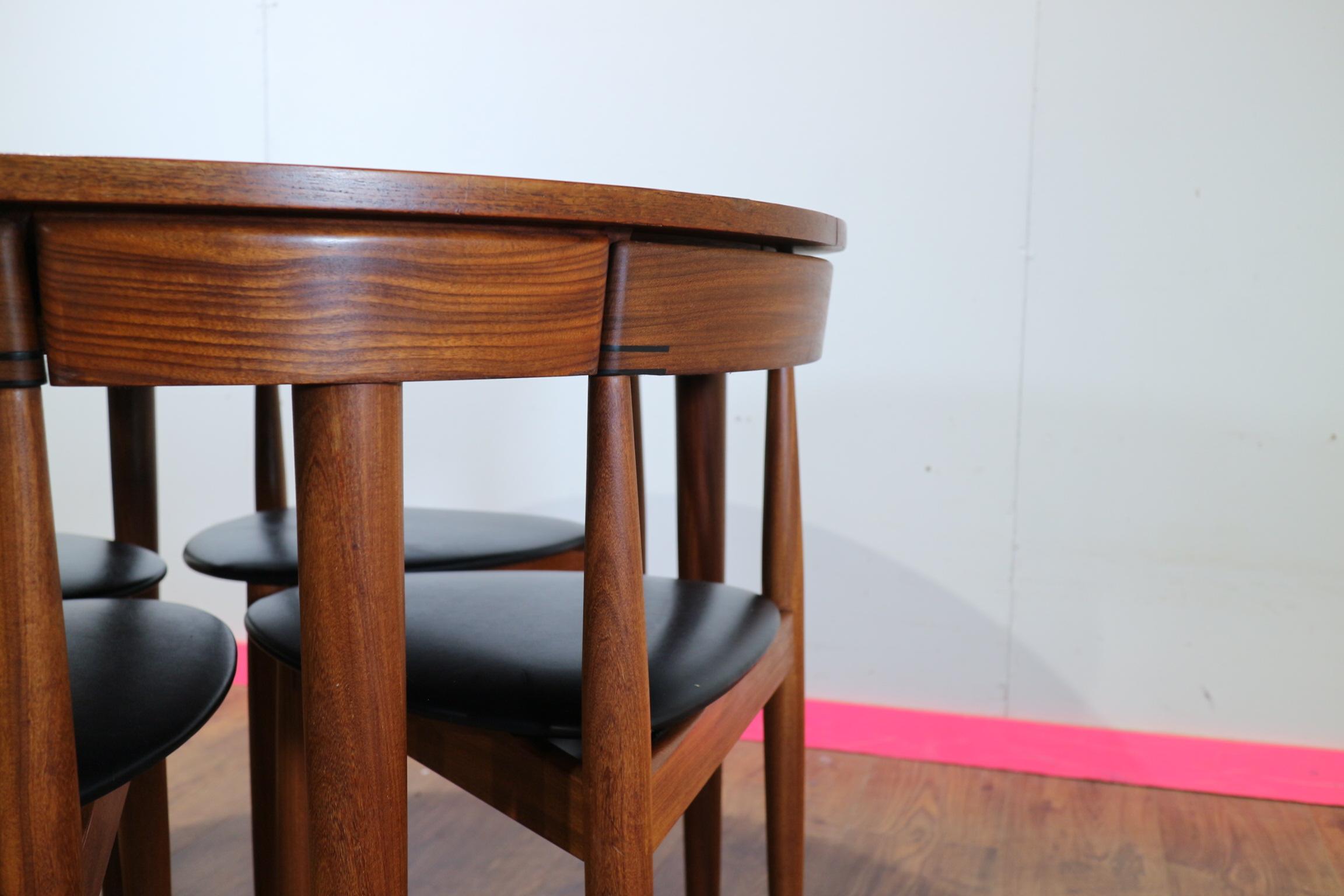 Wood Mid Century Modern Vintage Danish Dining Table and 4 x Chairs by Frem Rojle