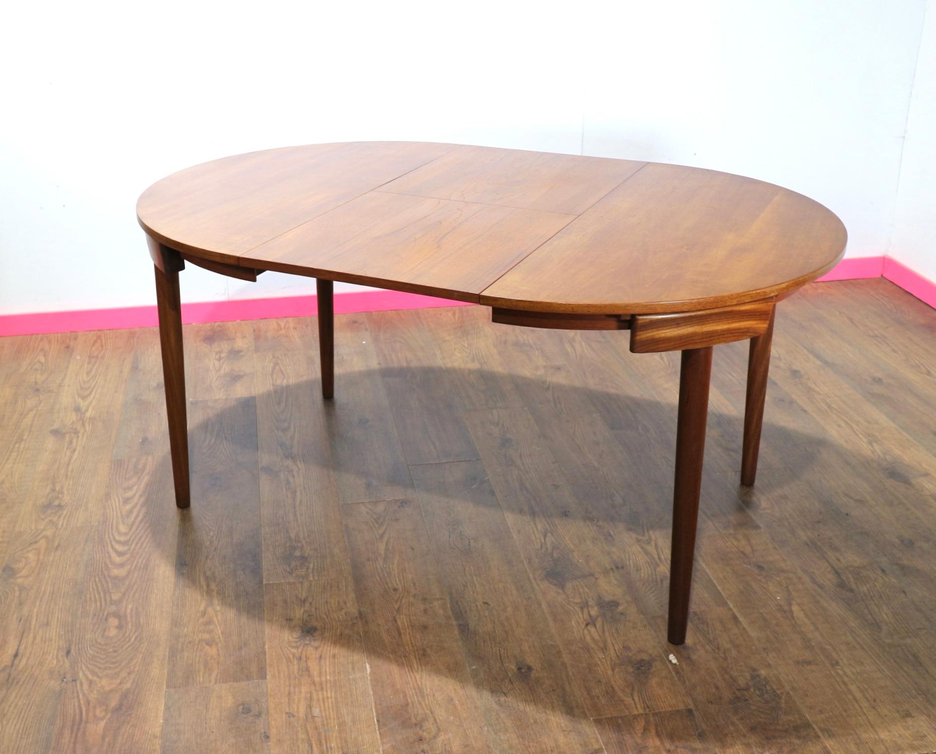 Mid Century Modern Vintage Danish Dining Table and 4 x Chairs by Frem Rojle 2