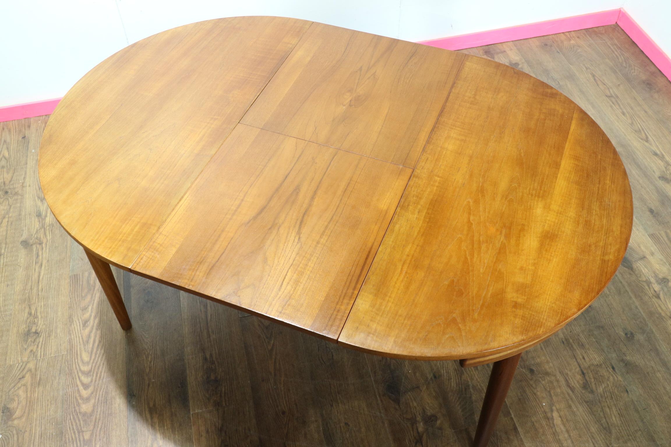 Mid Century Modern Vintage Danish Dining Table and 4 x Chairs by Frem Rojle 3