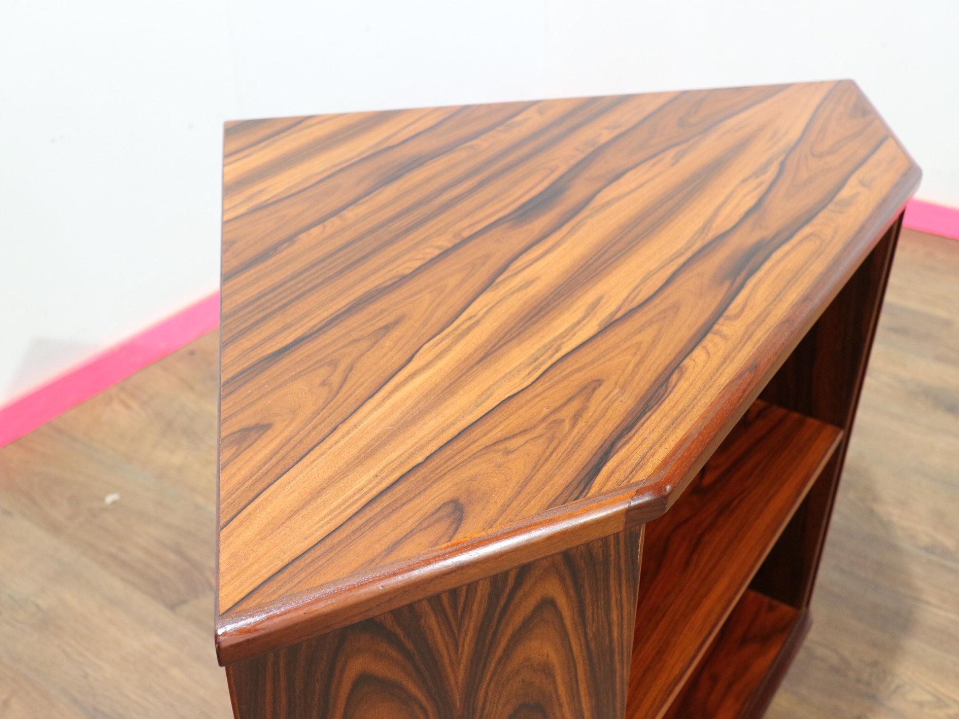 Modernité du milieu de siècle Vintage danois Hidden Barcart Drinks Cabinet Rosewood Bon état à Los Angeles, CA
