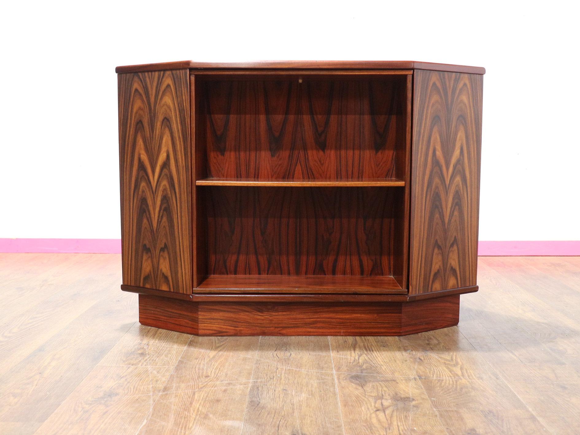 Teck Modernité du milieu de siècle Vintage danois Hidden Barcart Drinks Cabinet Rosewood