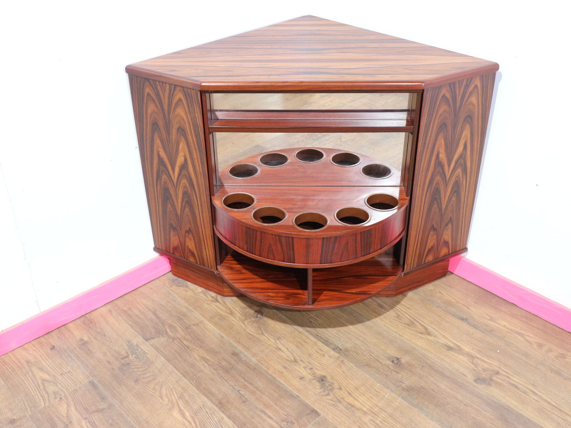 Modernité du milieu de siècle Vintage danois Hidden Barcart Drinks Cabinet Rosewood 2