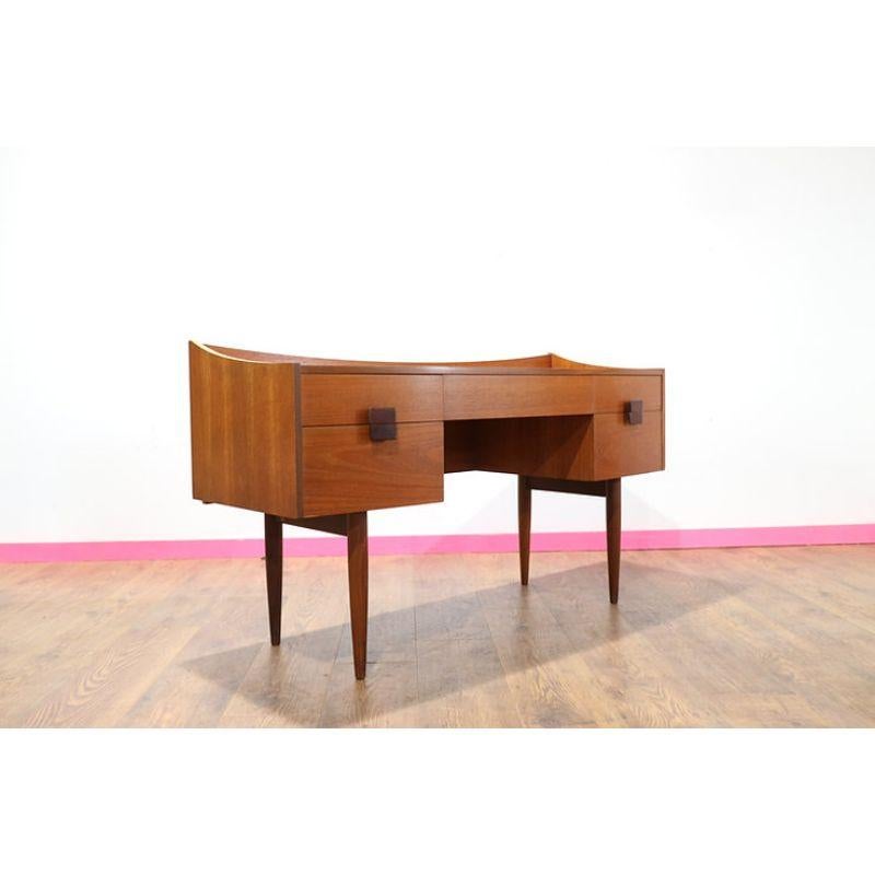 Mid Century Modern Vintage Desk by Lb Kofod Larsen for G Plan Danish Range In Good Condition In Los Angeles, CA