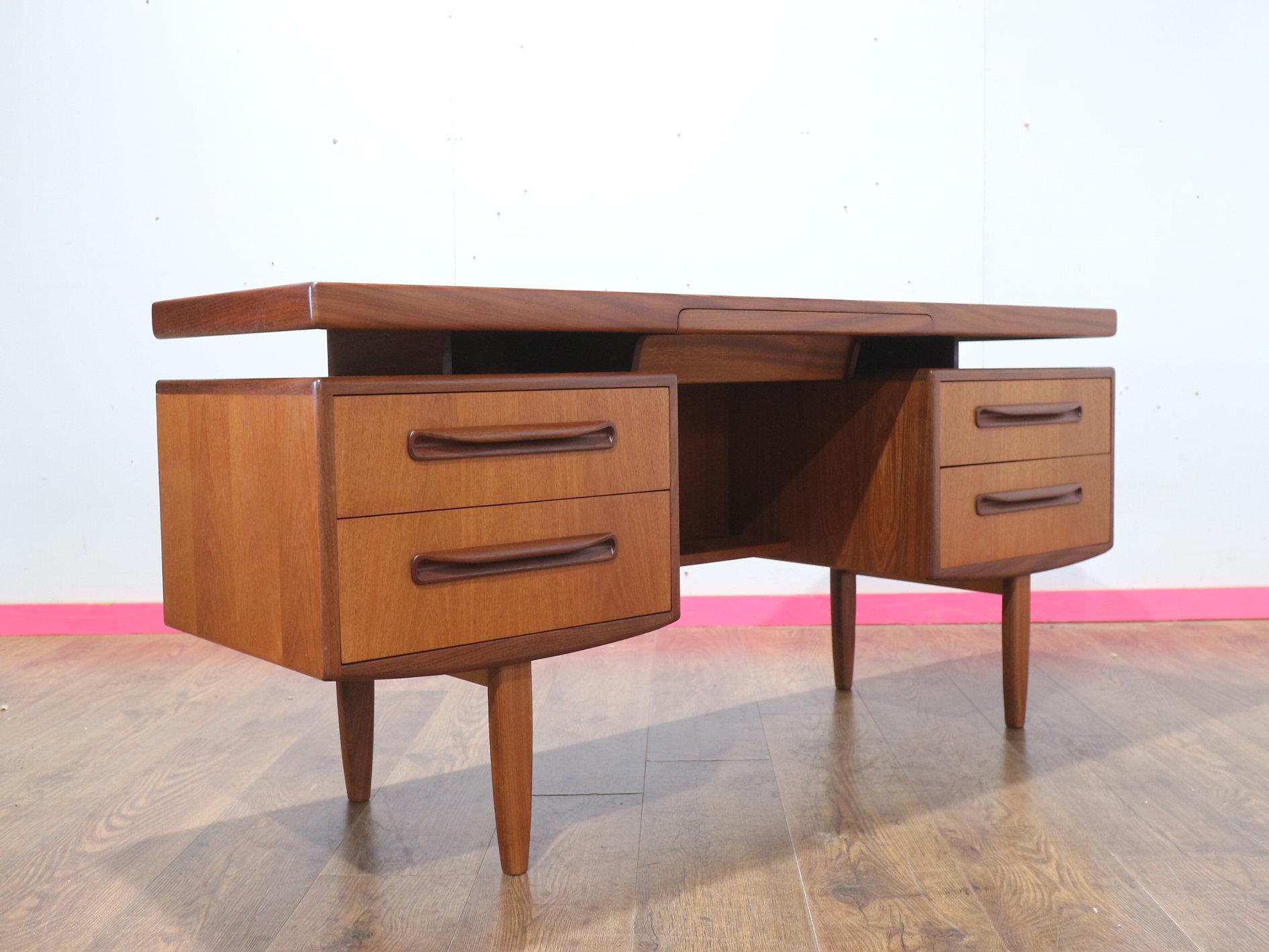 Teak Mid Century Modern Vintage Desk Vanity by White and Newton Danish Style in vendita