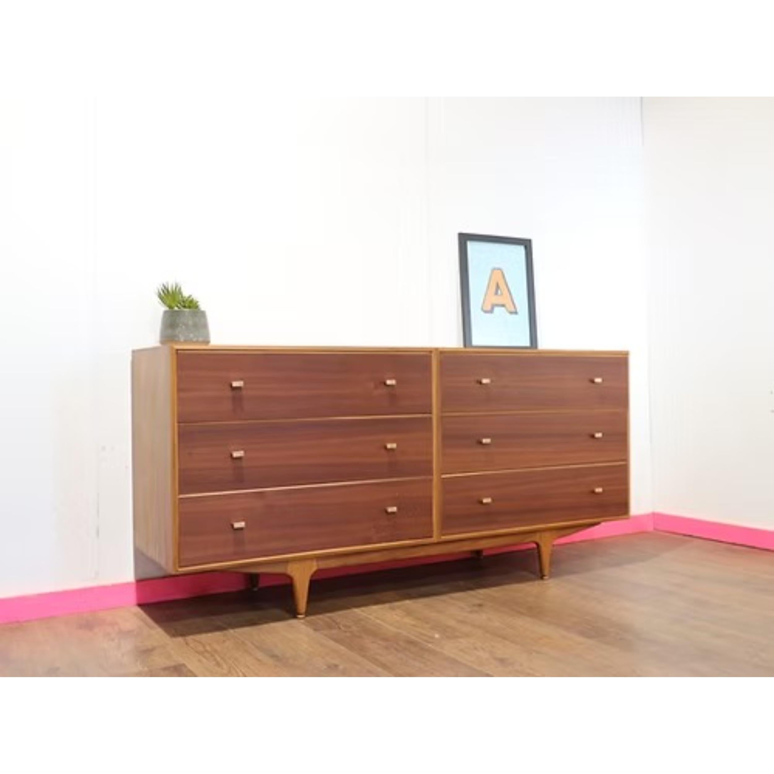 Mid-Century Modern Commode Vintage Moderne du milieu du siècle Commode Banque de Tiroirs par Mcintosh en vente