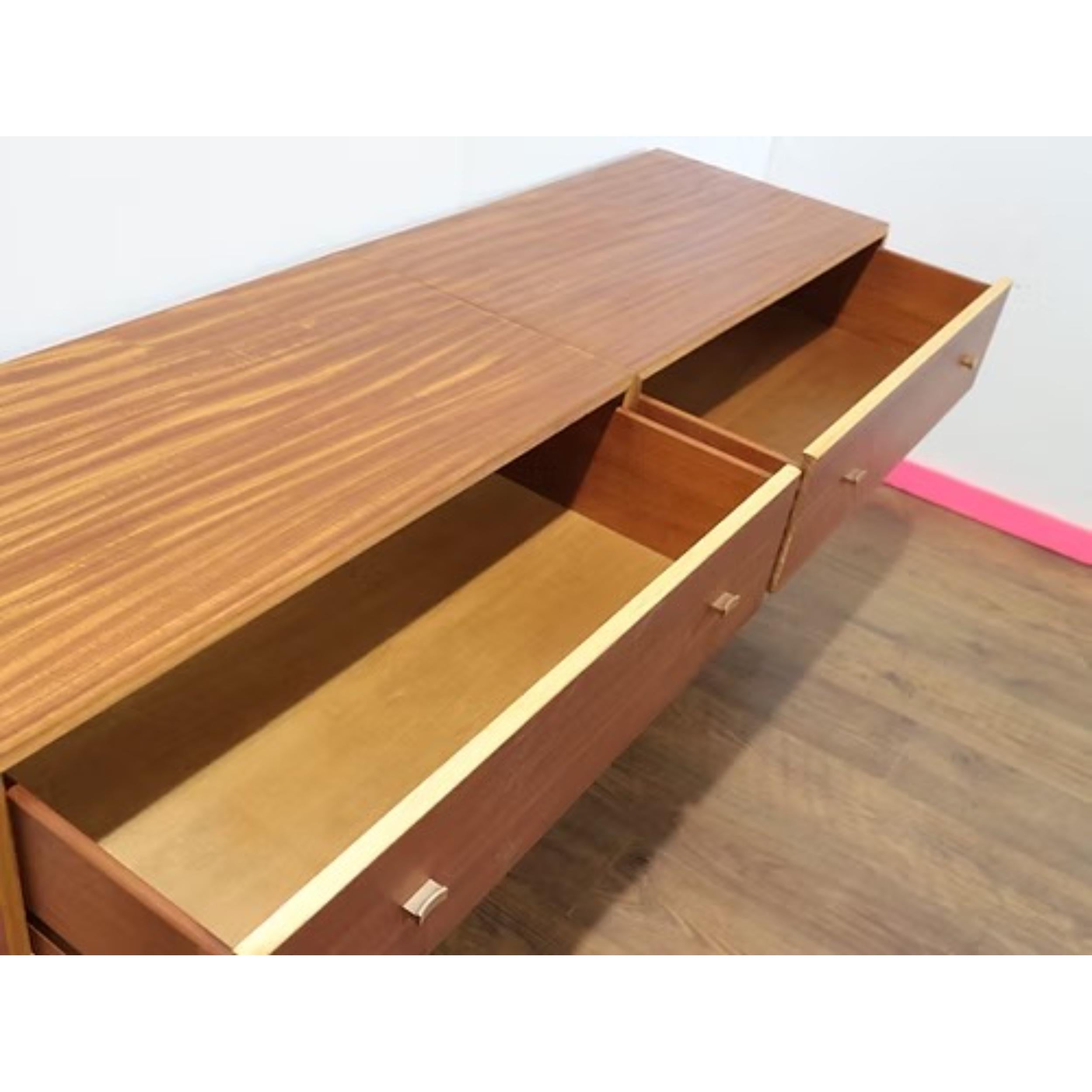 Commode Vintage Moderne du milieu du siècle Commode Banque de Tiroirs par Mcintosh en vente 1