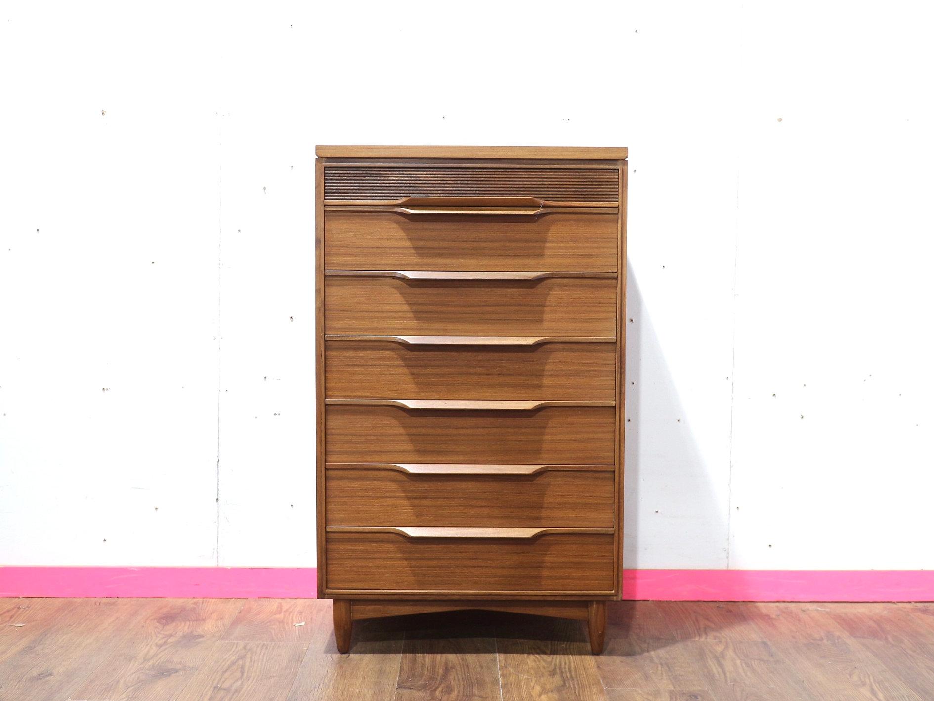 Mid-Century moderno Cassettiera Vintage Mid Century Modern Dresser Chest of Drawers Tall Boy By White & Newton in vendita