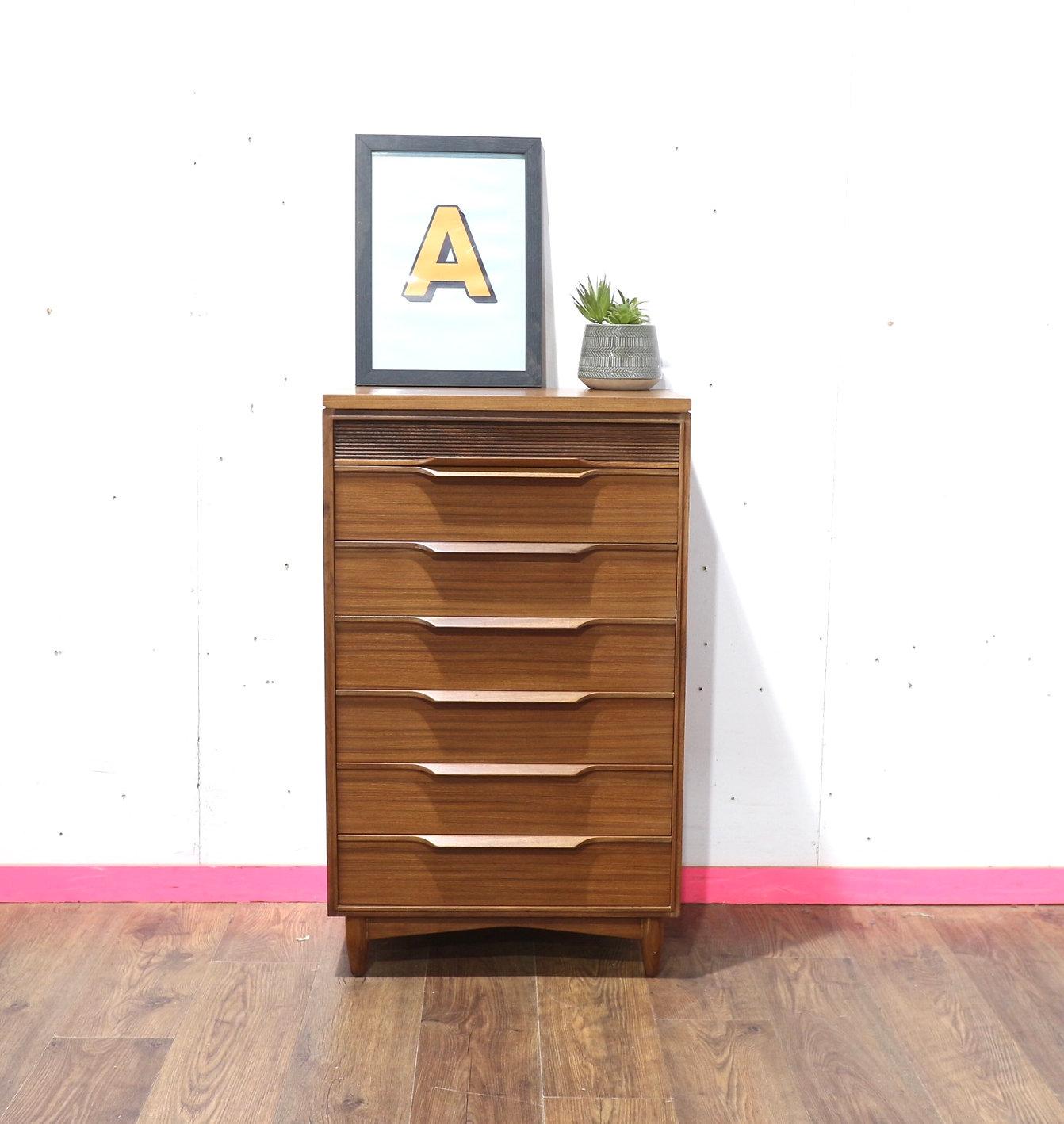Britannico Cassettiera Vintage Mid Century Modern Dresser Chest of Drawers Tall Boy By White & Newton in vendita