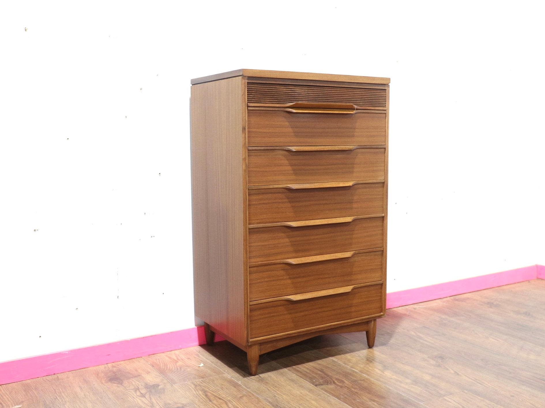 Cassettiera Vintage Mid Century Modern Dresser Chest of Drawers Tall Boy By White & Newton In condizioni buone in vendita a Los Angeles, CA