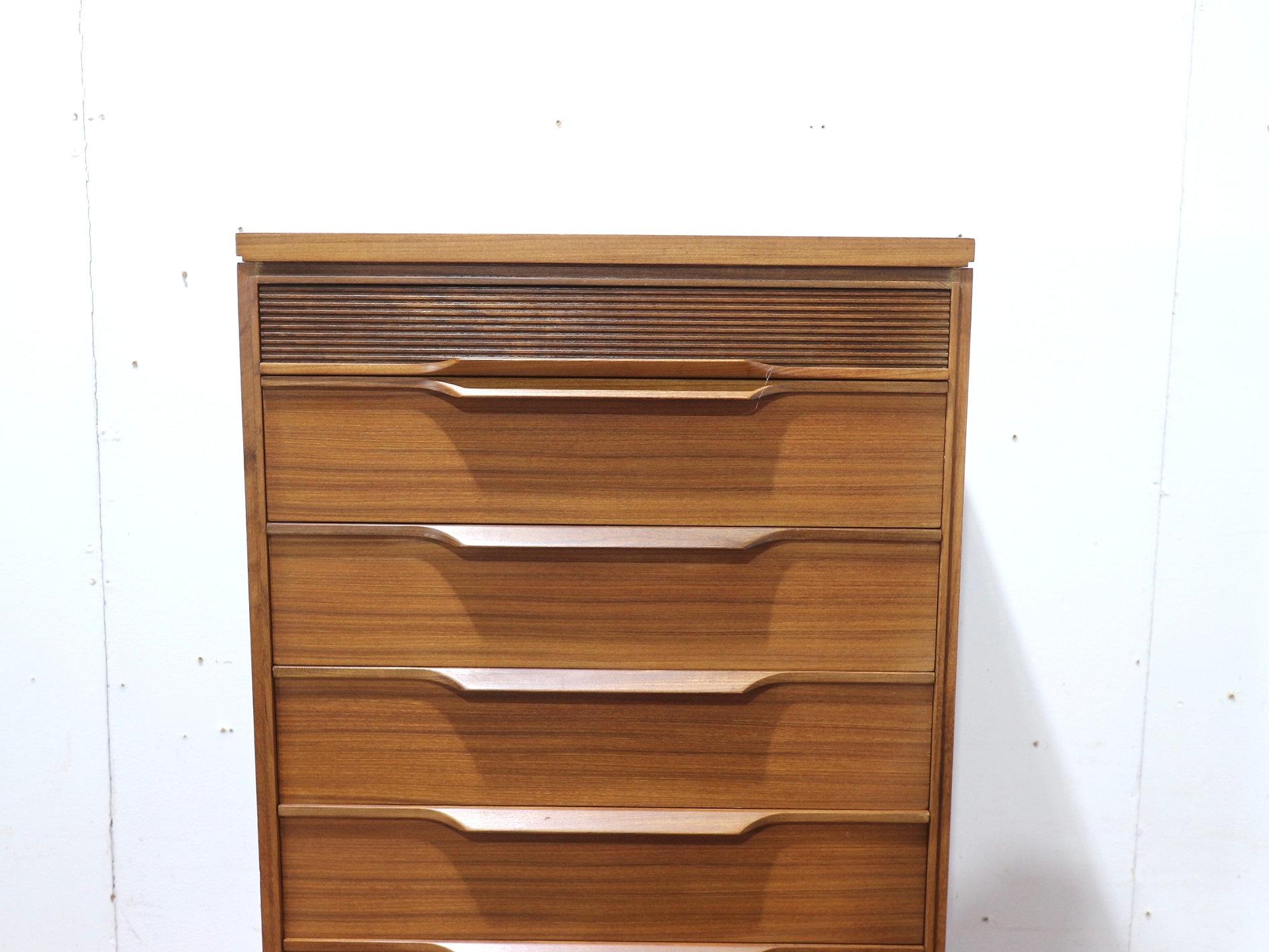 Teak Cassettiera Vintage Mid Century Modern Dresser Chest of Drawers Tall Boy By White & Newton in vendita