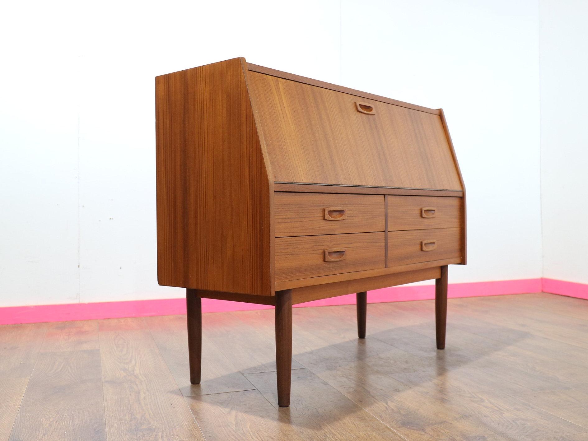 Meuble à boissons vintage moderne du milieu du siècle Bureau style danois en vente 6