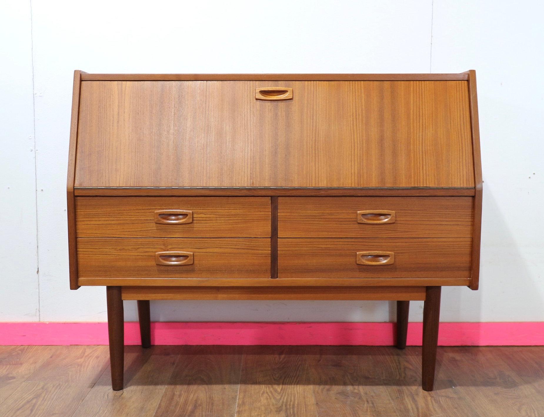 Mid-Century Modern Meuble à boissons vintage moderne du milieu du siècle Bureau style danois en vente