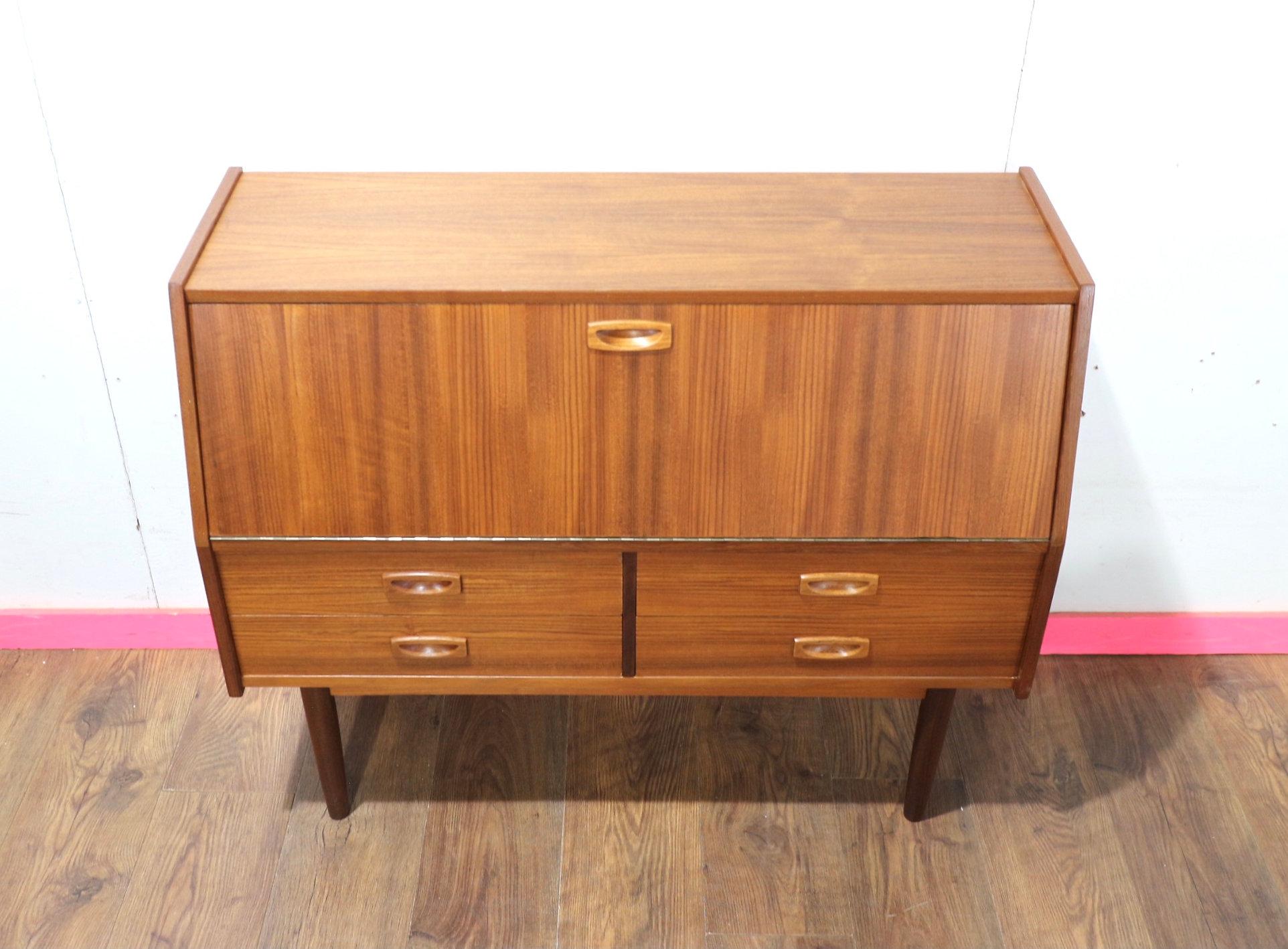 20ième siècle Meuble à boissons vintage moderne du milieu du siècle Bureau style danois en vente