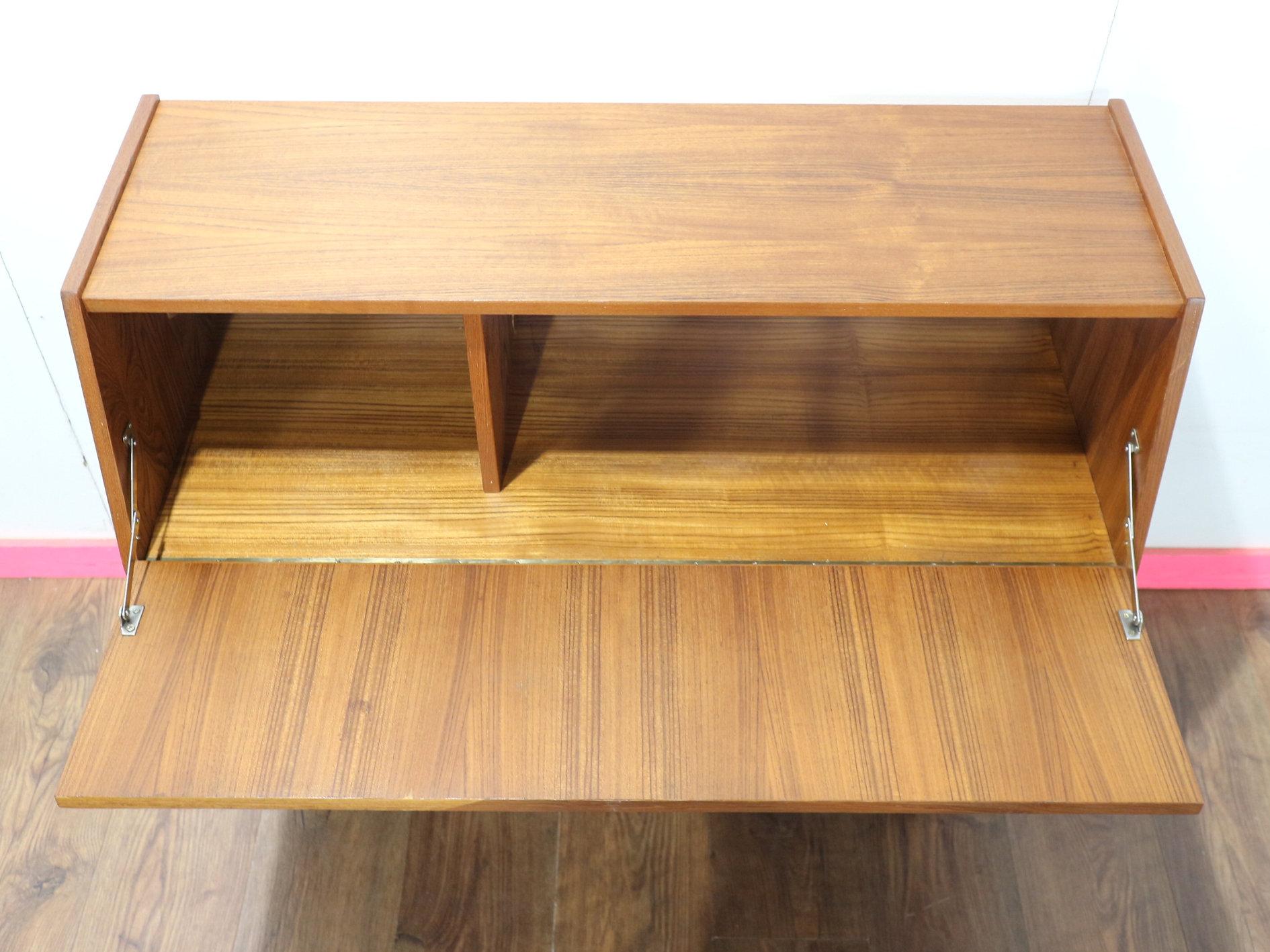 Teck Meuble à boissons vintage moderne du milieu du siècle Bureau style danois en vente