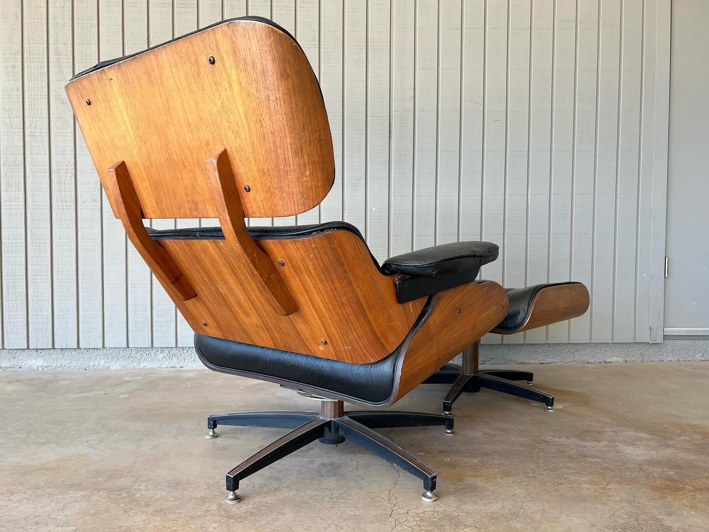 Mid century modern vintage Eames style lounge chair and ottoman For Sale 3