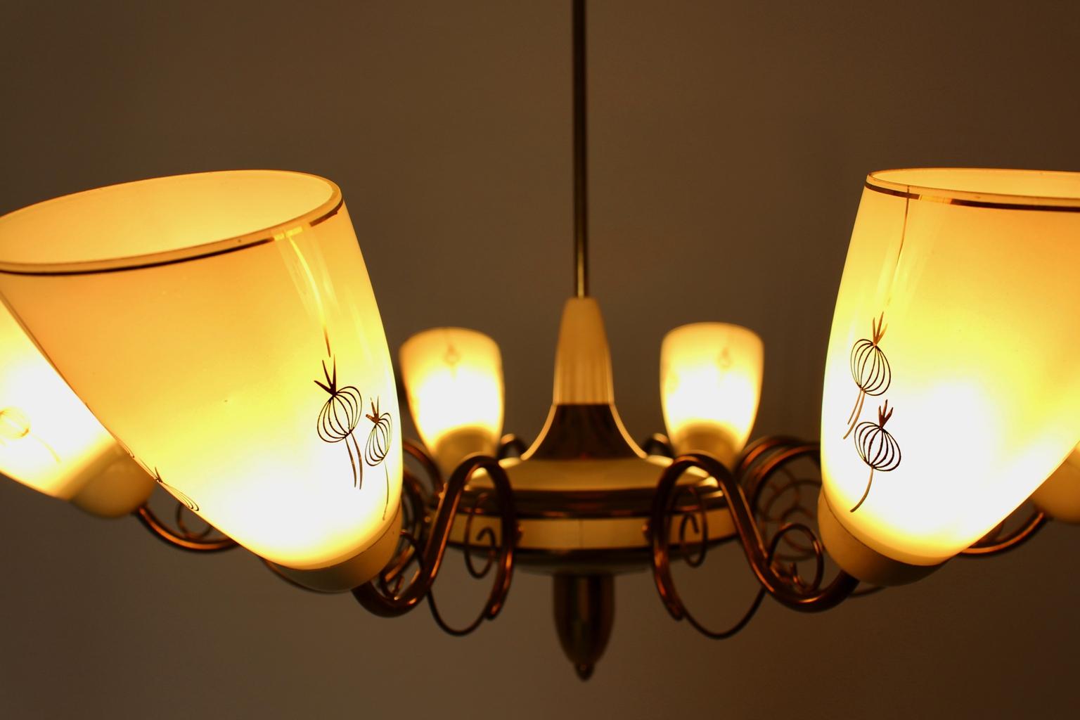 Mid-Century Modern Vintage Eight Arm Brass Ivory Glass Chandelier 1950 Italy For Sale 9