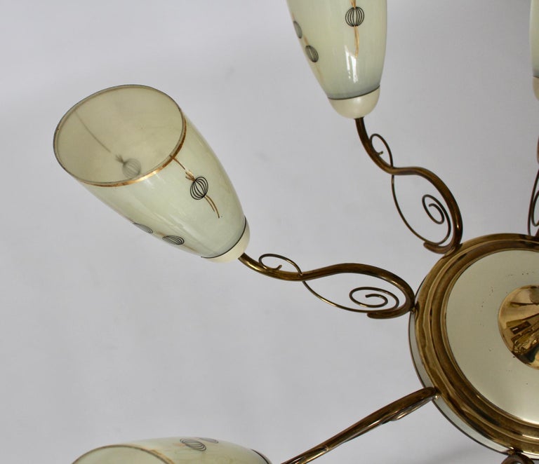 Mid-Century Modern Vintage Eight Arms Brass Ivory Glass Chandelier 1950 Italy For Sale 12