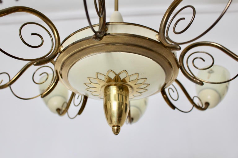 Mid-Century Modern Vintage Eight Arms Brass Ivory Glass Chandelier 1950 Italy In Good Condition For Sale In Vienna, AT