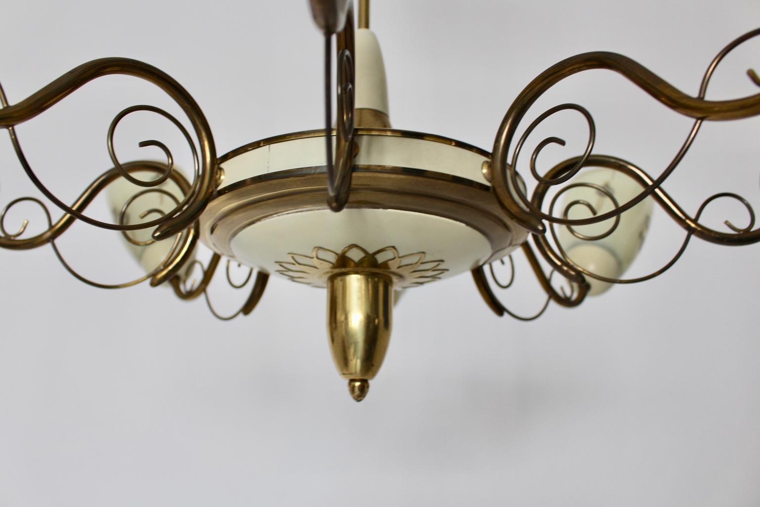 Mid-Century Modern Vintage Eight Arms Brass Ivory Glass Chandelier 1950 Italy For Sale 2