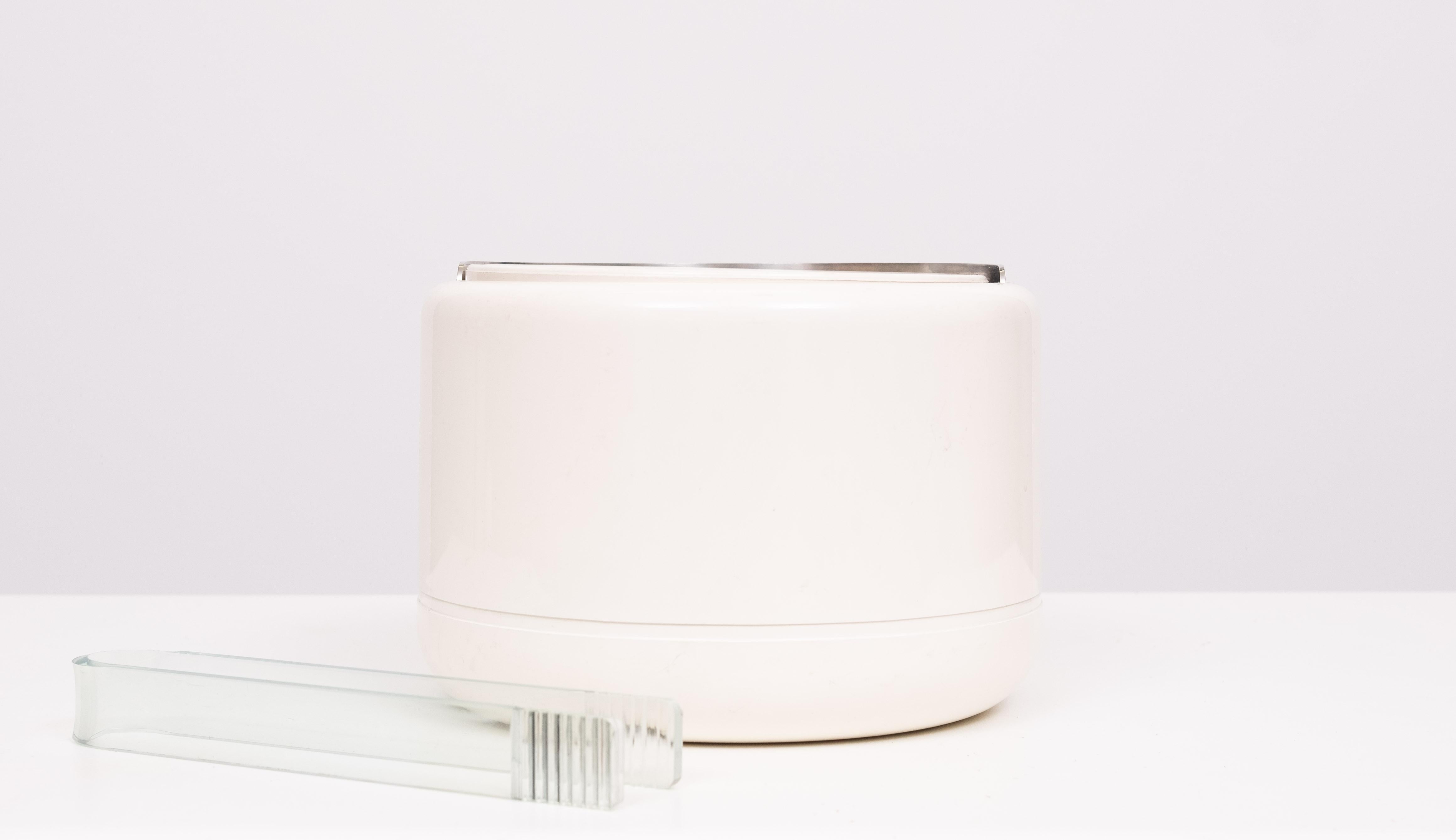 Vintage ice bucket made at Stelton. Designer: Erik Magnussen  1970s 
In nice good condition with very light signs of use (no deep scratches or cracks). The ice bucket has a Modern timeless Design .
