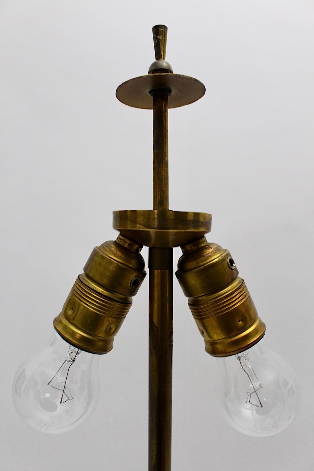 Lampada da terra d'epoca Mid Century Modern Brass White Italy 1940s in vendita 5