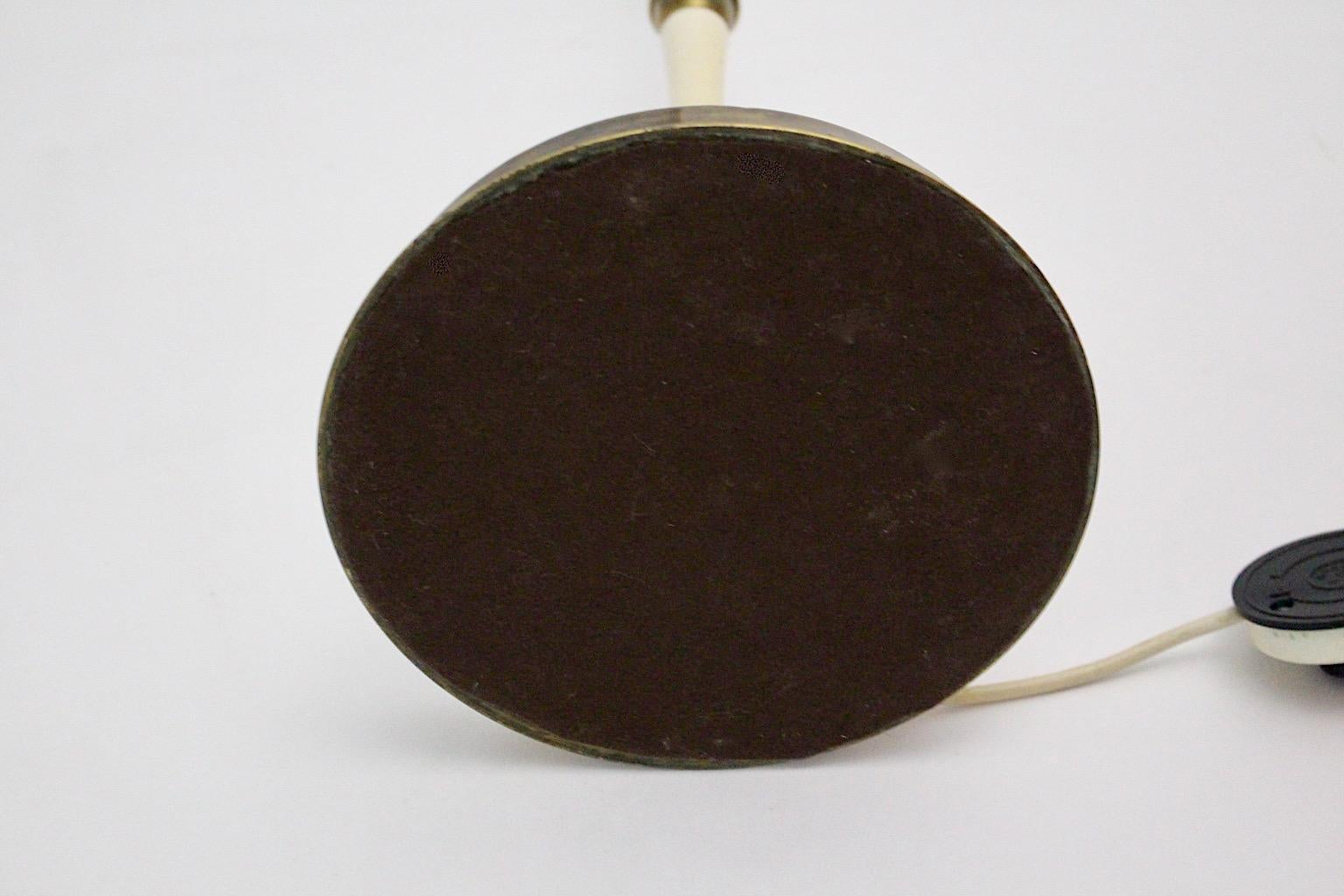 Lampada da terra d'epoca Mid Century Modern Brass White Italy 1940s in vendita 6