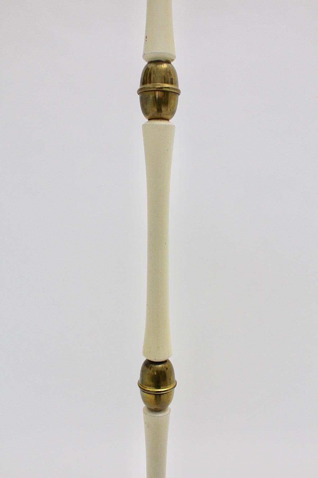 Lampada da terra d'epoca Mid Century Modern Brass White Italy 1940s in vendita 1