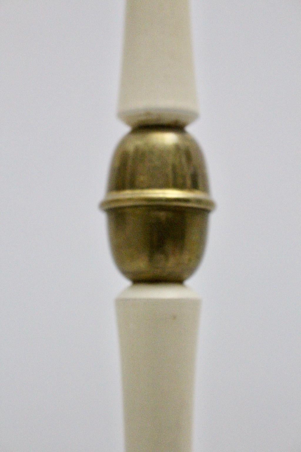 Lampada da terra d'epoca Mid Century Modern Brass White Italy 1940s in vendita 2