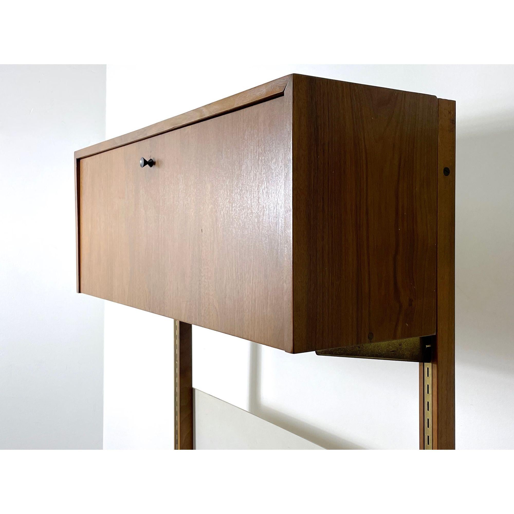 Mid Century Modern Vintage Freestanding Wall Unit Desk in Walnut, circa 1960s In Good Condition For Sale In Troy, MI