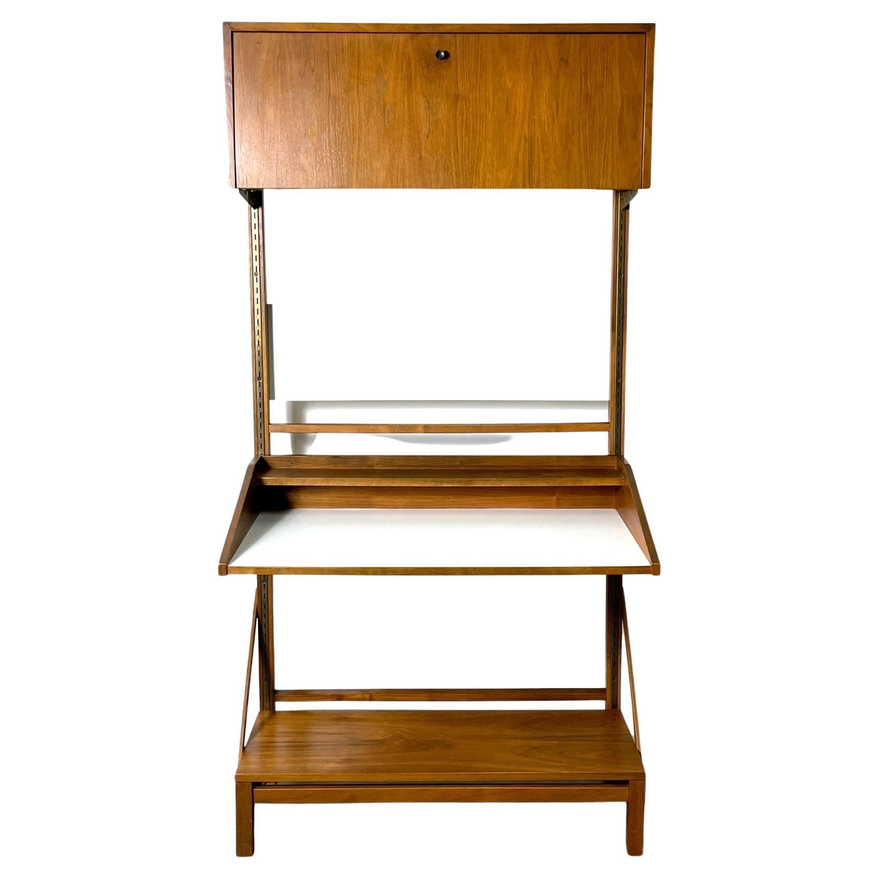 Mid Century Modern Vintage Freistehender Wandschreibtisch in Nussbaum, ca. 1960er Jahre im Angebot